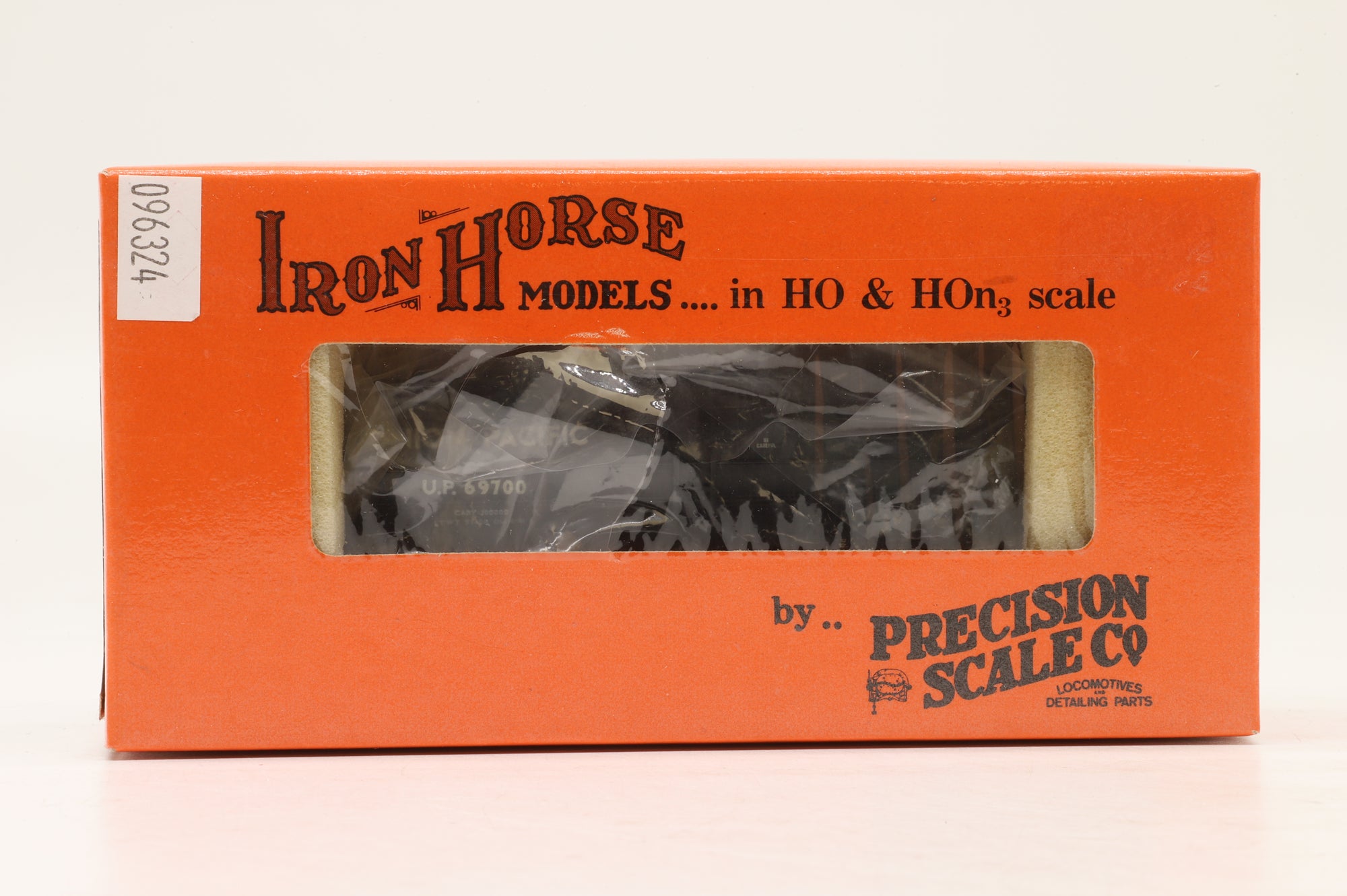 Iron Horse HO Brass 15654-1 11,141 Gallon Tank Car in UP Black – Weathered