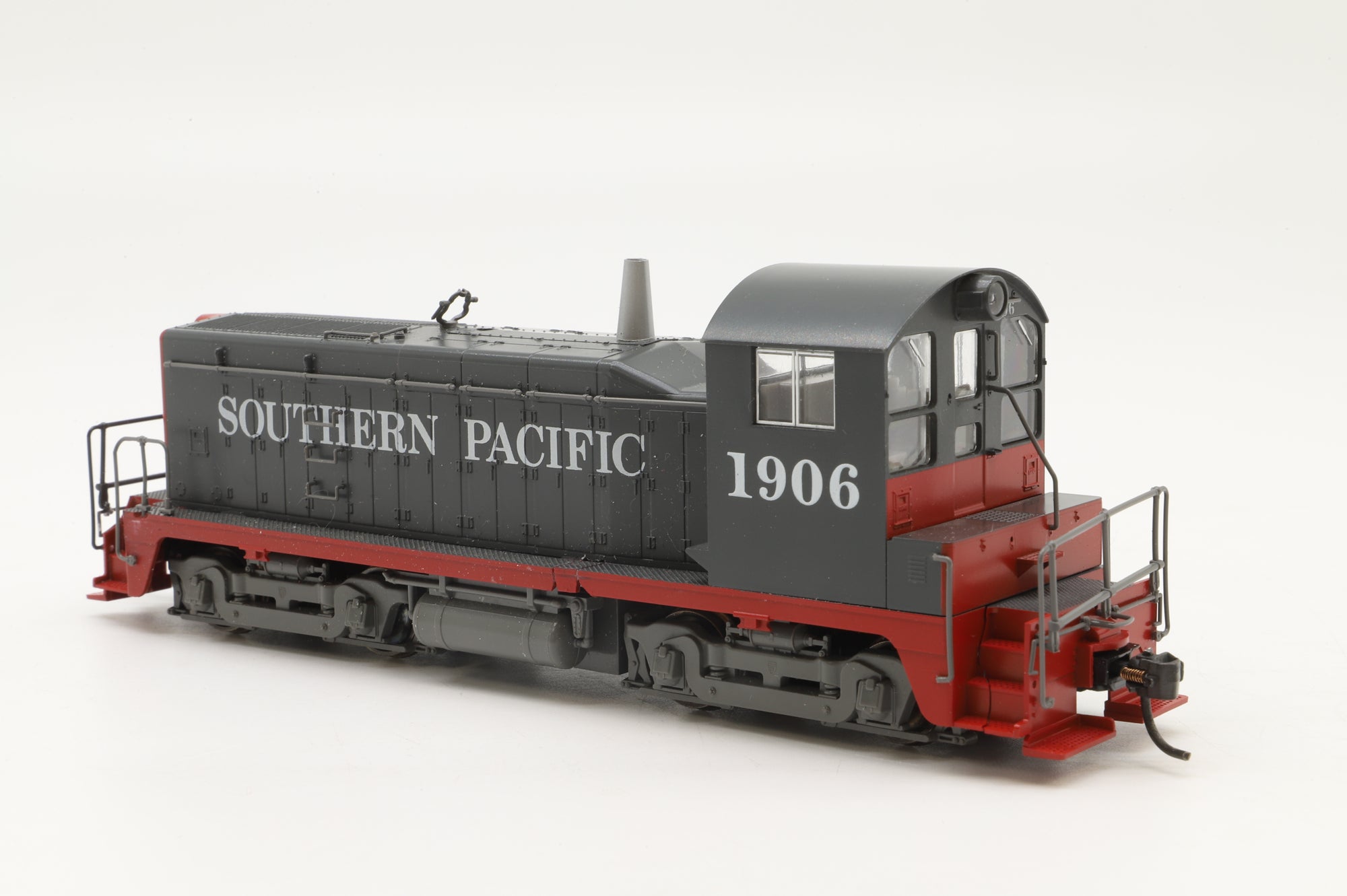 WORKSHOP Kato HO 37-11C EMD NW2 #1906 in SP Grey/Red