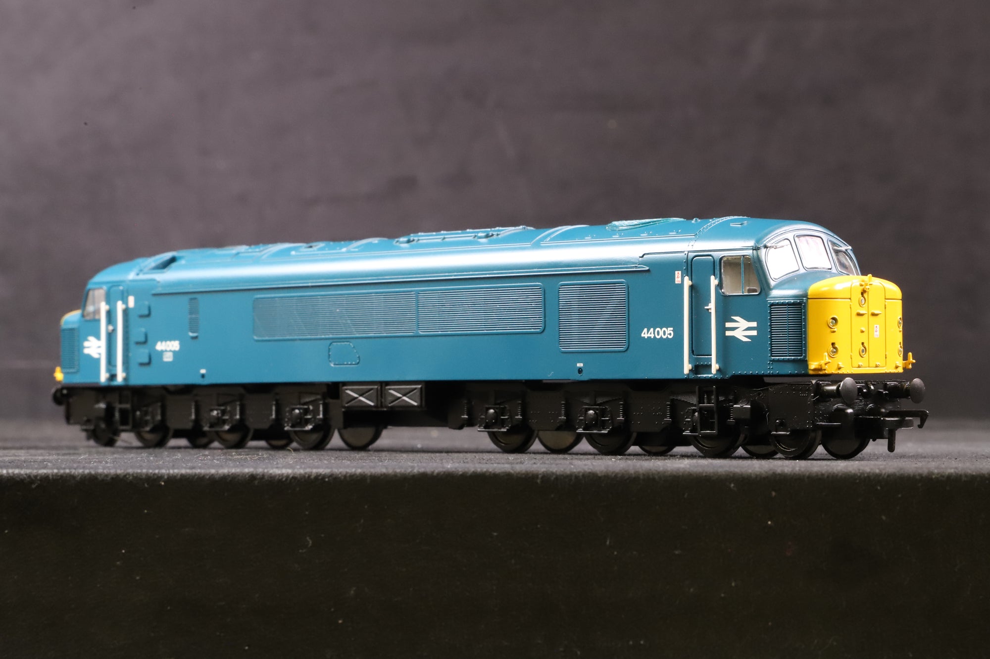 Bachmann OO 32-652DS Class 44 Diesel '44005' BR Blue, DCC Sound