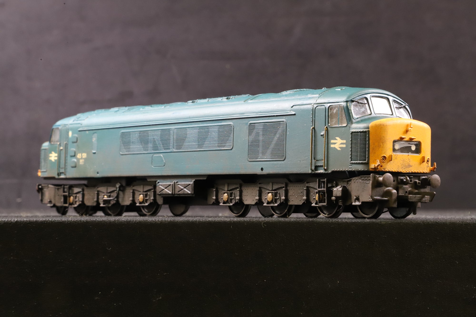 WORKSHOP Bachmann OO Class 45 45121 in BR Blue - Weathered