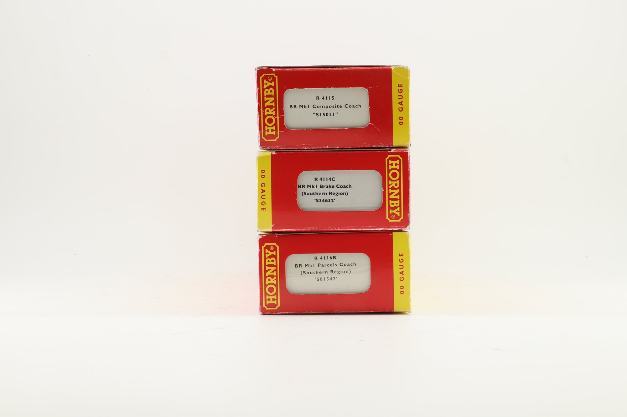 Hornby OO Rake of 3 Mk1s in BR(S) Green