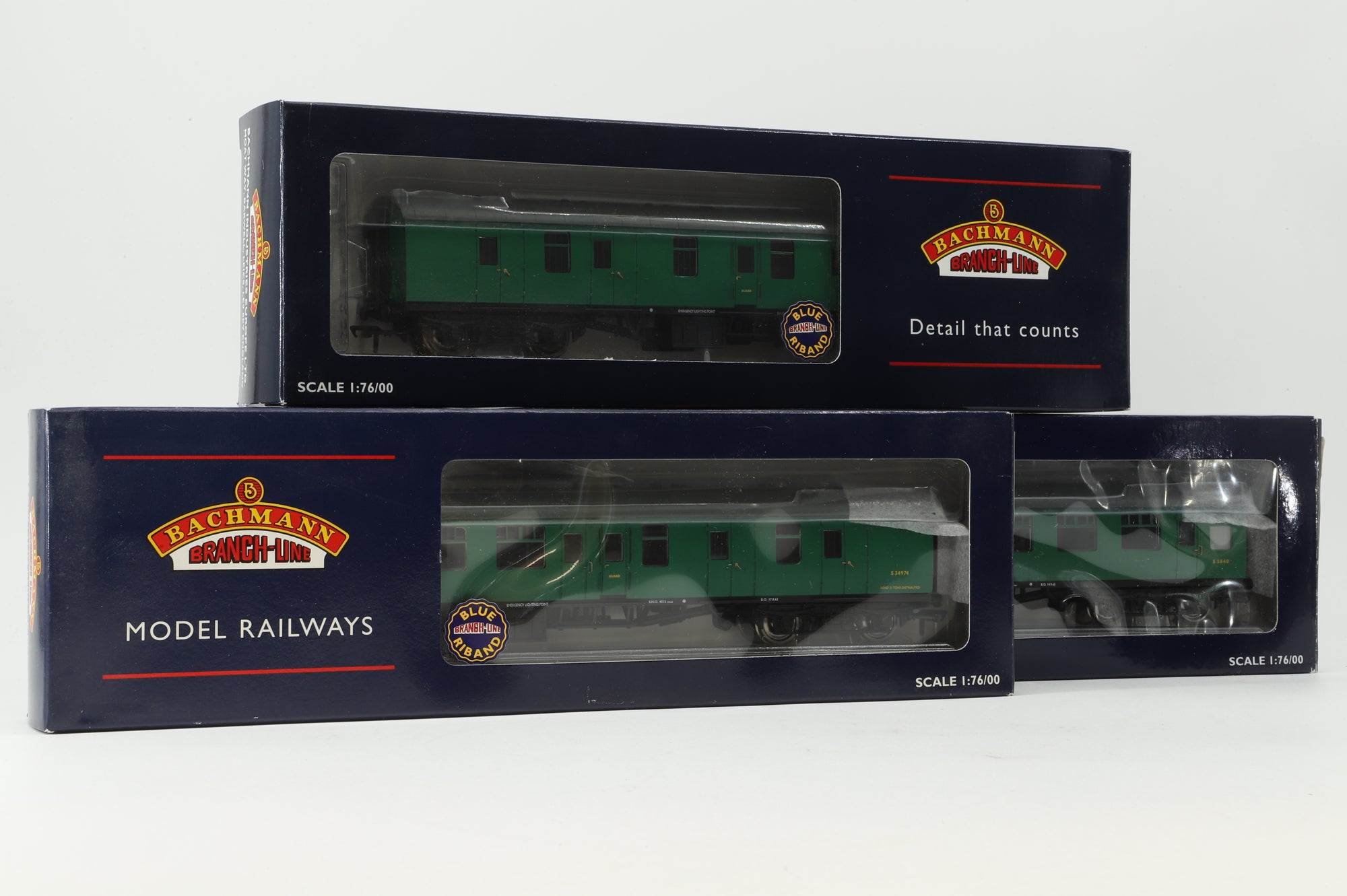 Bachmann OO Rake Of 3 BR Mk1 SR Green Coaches Inc. 39-178, 39-053C & 39-078B