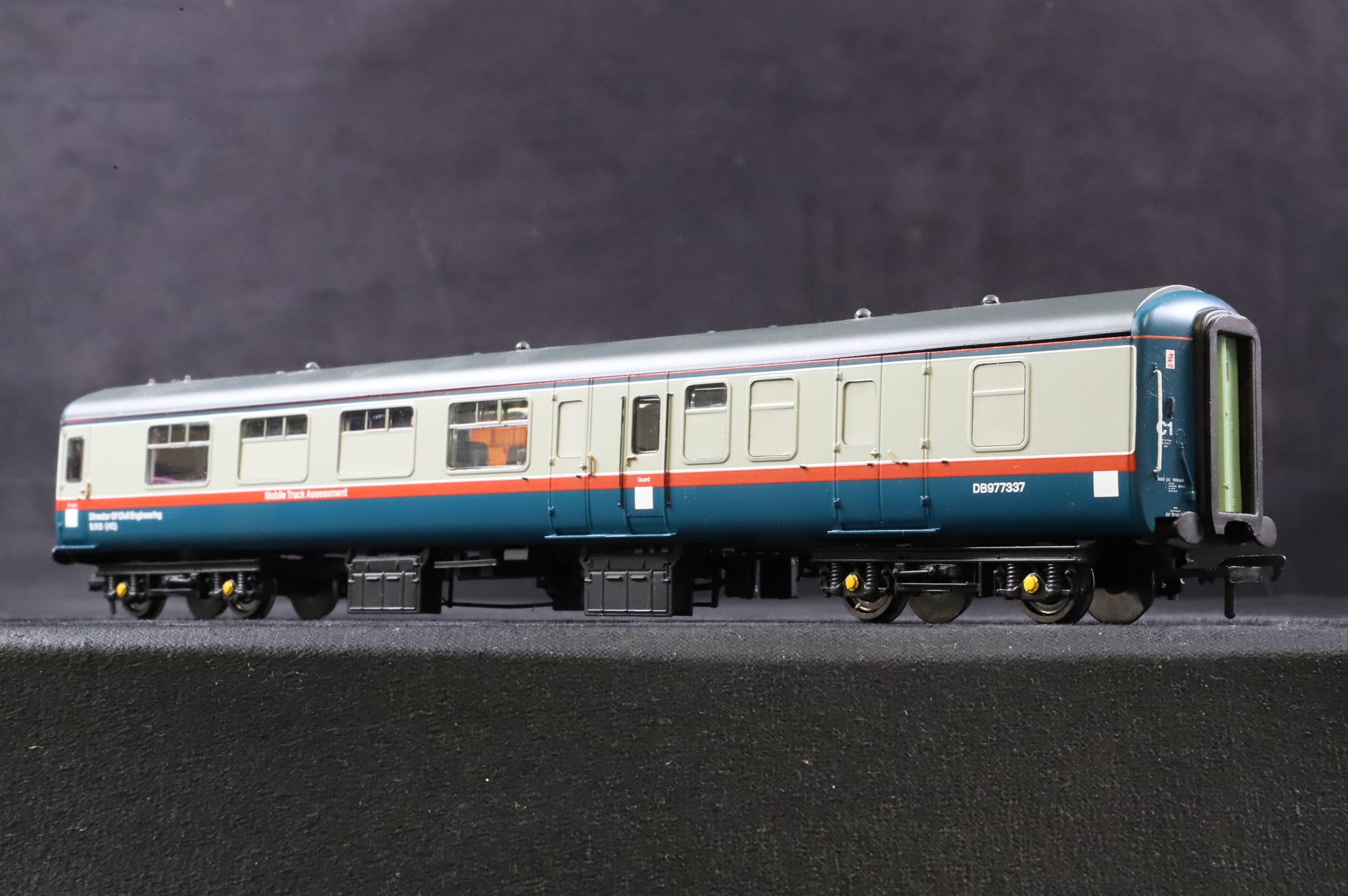 Bachmann OO 39-350Z BR Mk2 Coach Pack Blue & Grey Red Stripe Mobile Track Assessment, Modelzone Exclusive