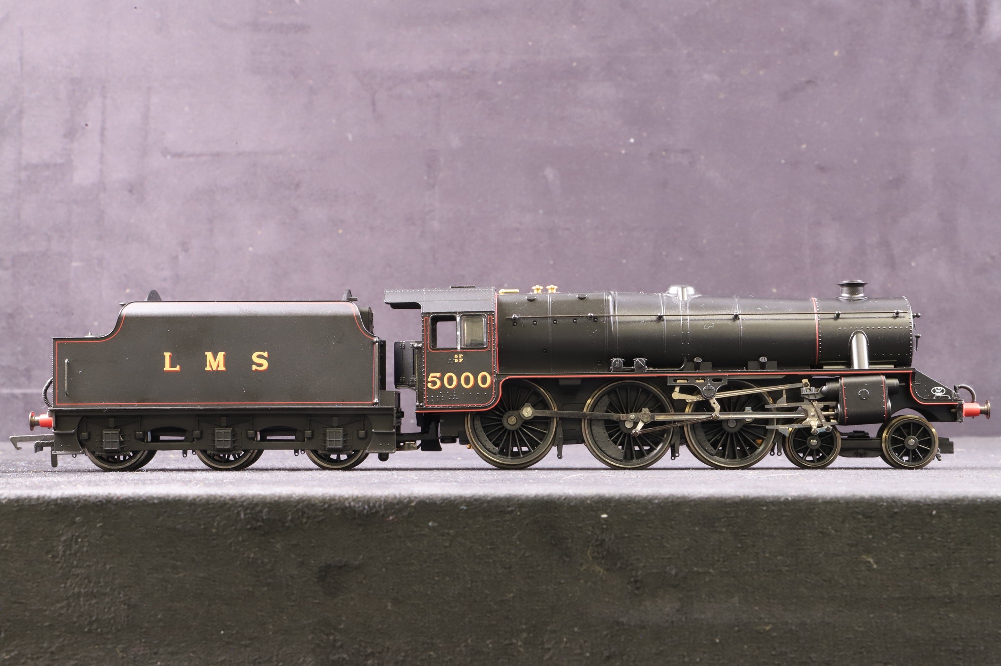 Hornby OO R2323 Class 5MT Black Five 4-6-0 '5000' LMS Lined Black