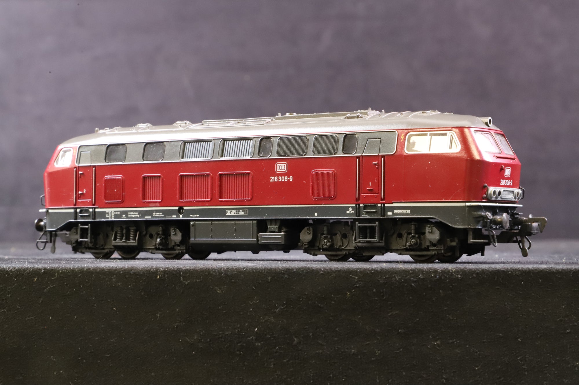 Fleischmann HO 4232 BR 218 2183069 in DB Crimson