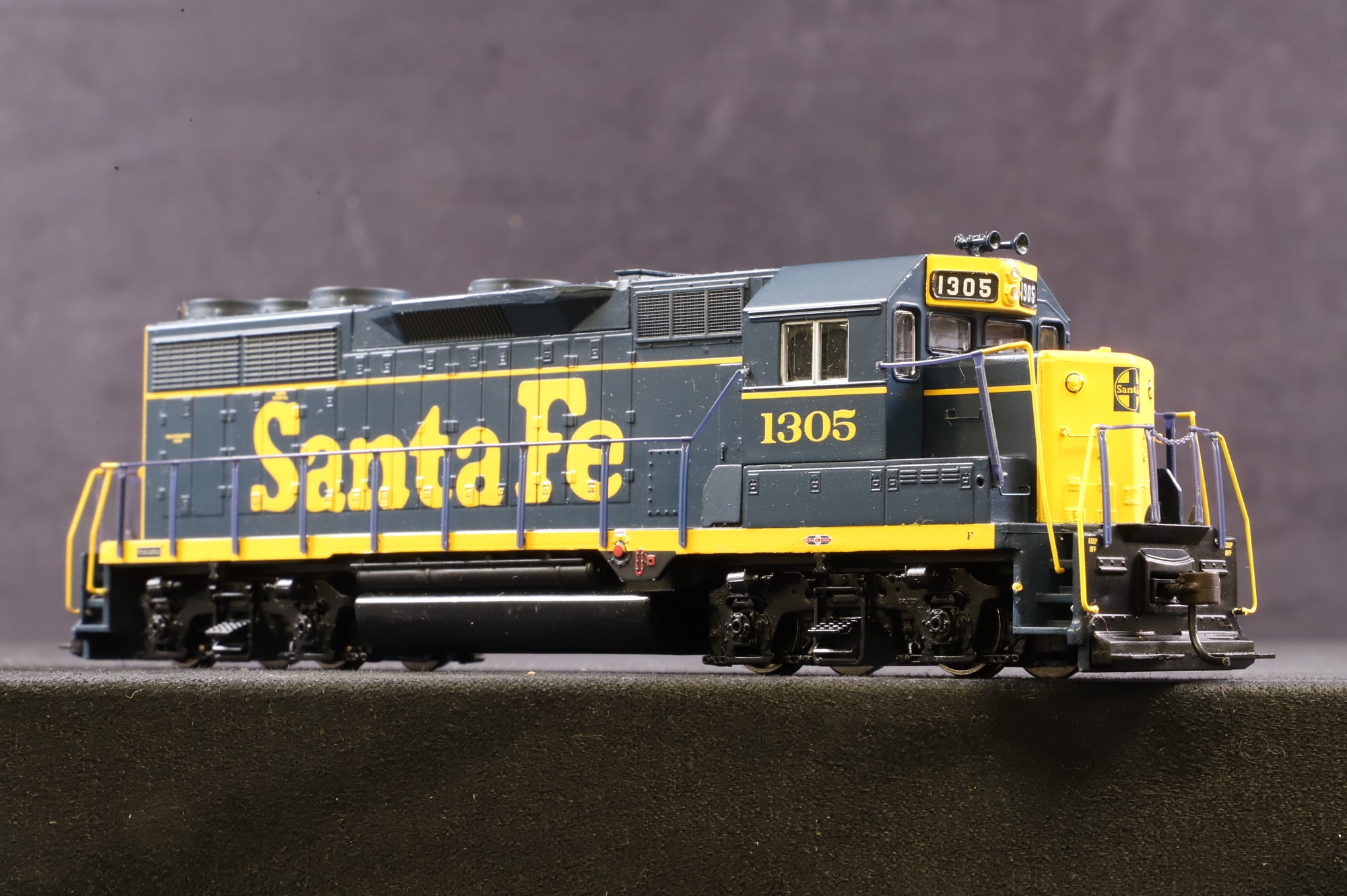 Athearn HO 91701 Santa Fe GP35 '1305'