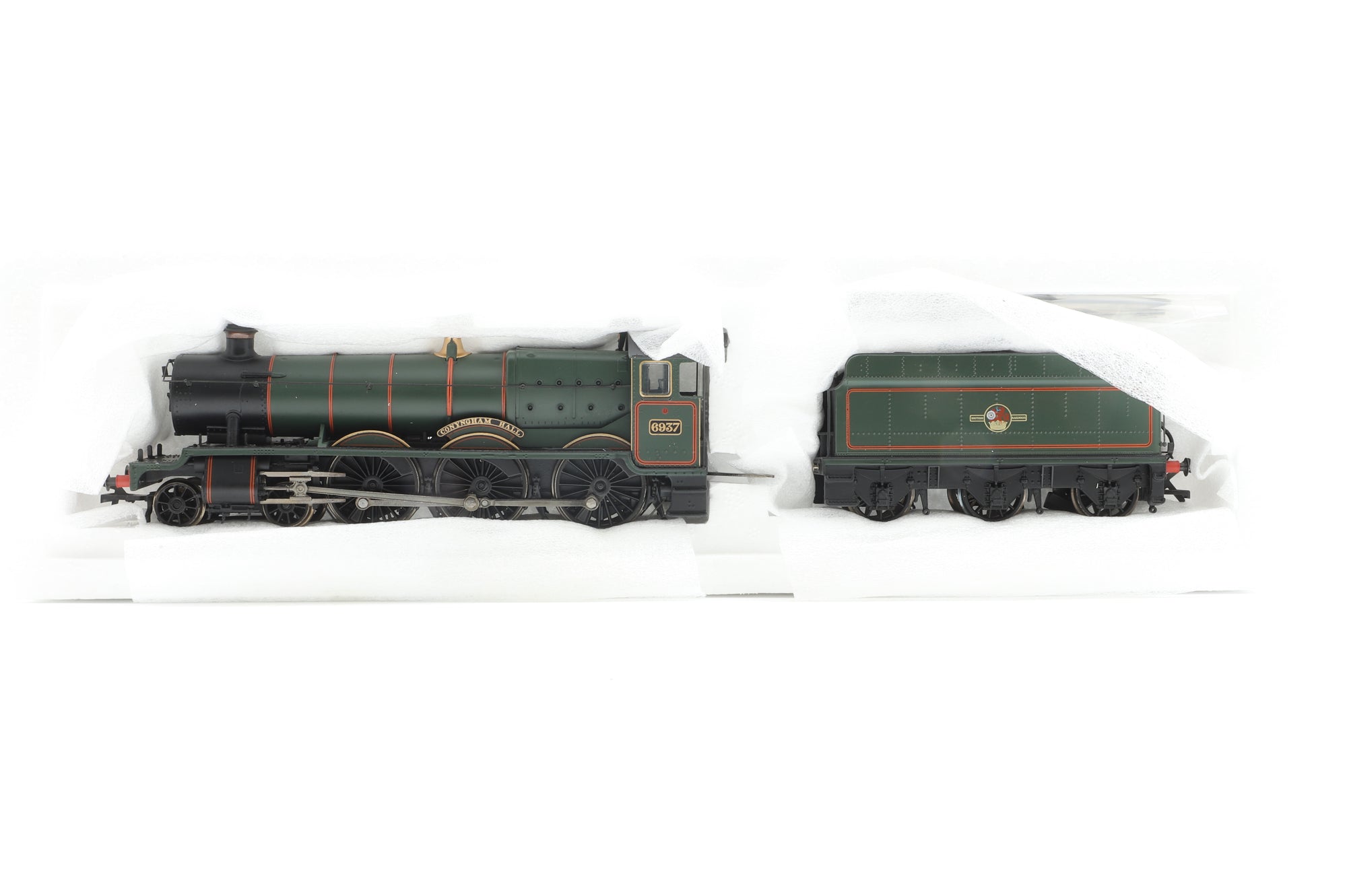 Bachmann OO 32-001 Hall Class BR Green Late Crest '6937' 'Conyngham Hall'