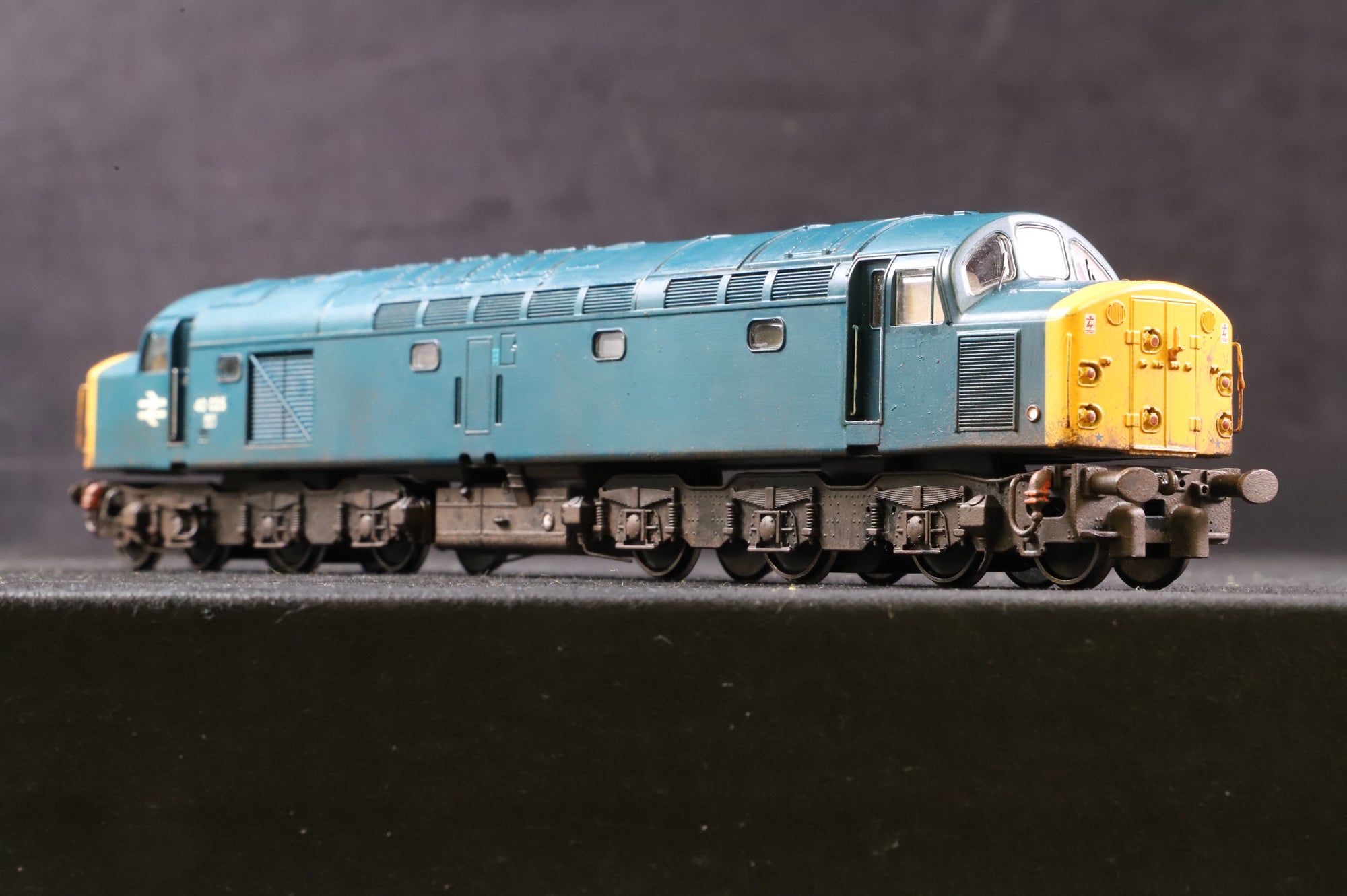 WORKSHOP Bachmann OO Class 40 40025 in BR Blue - Weathered