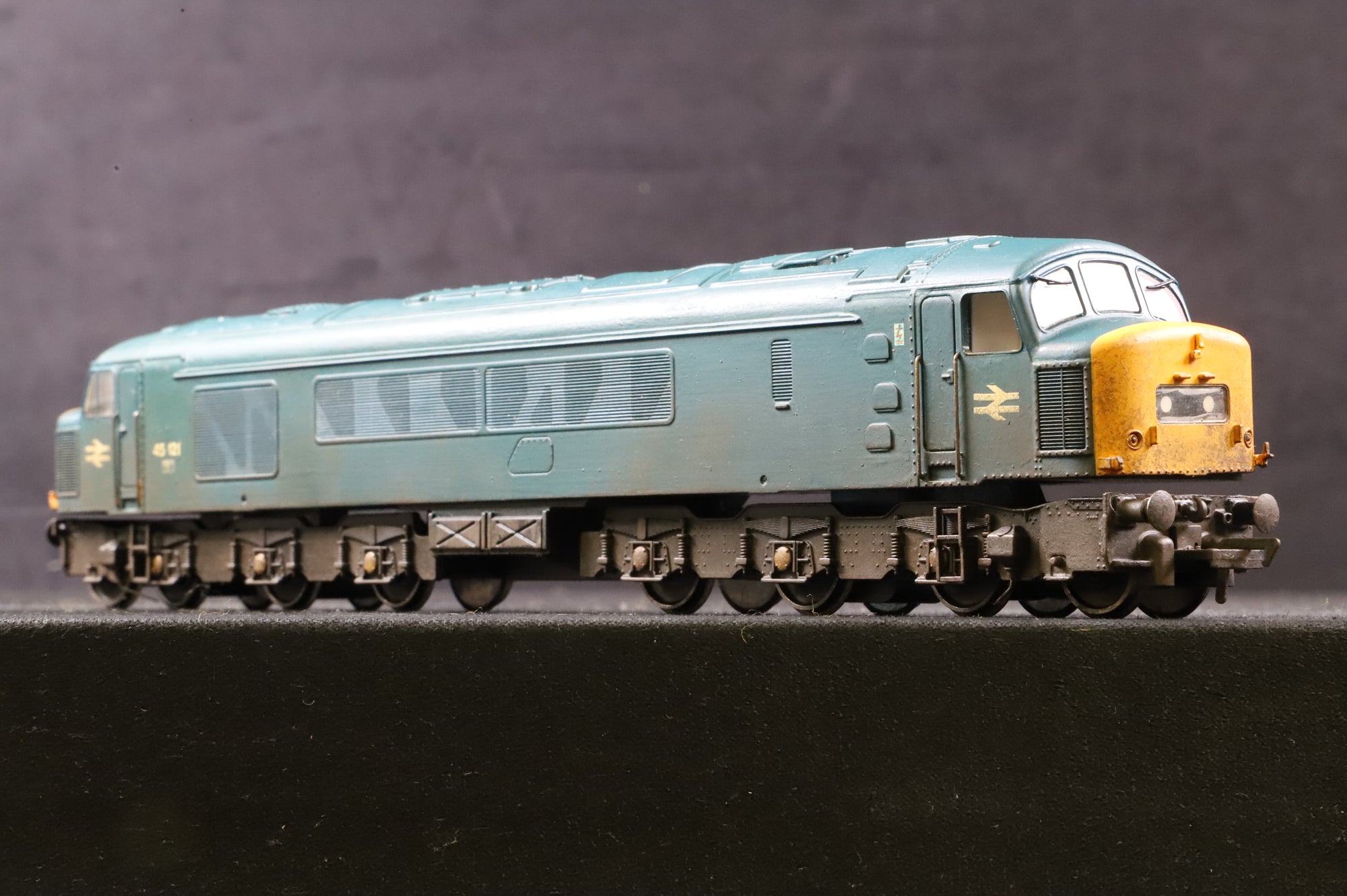 WORKSHOP Bachmann OO Class 45 45121 in BR Blue - Weathered