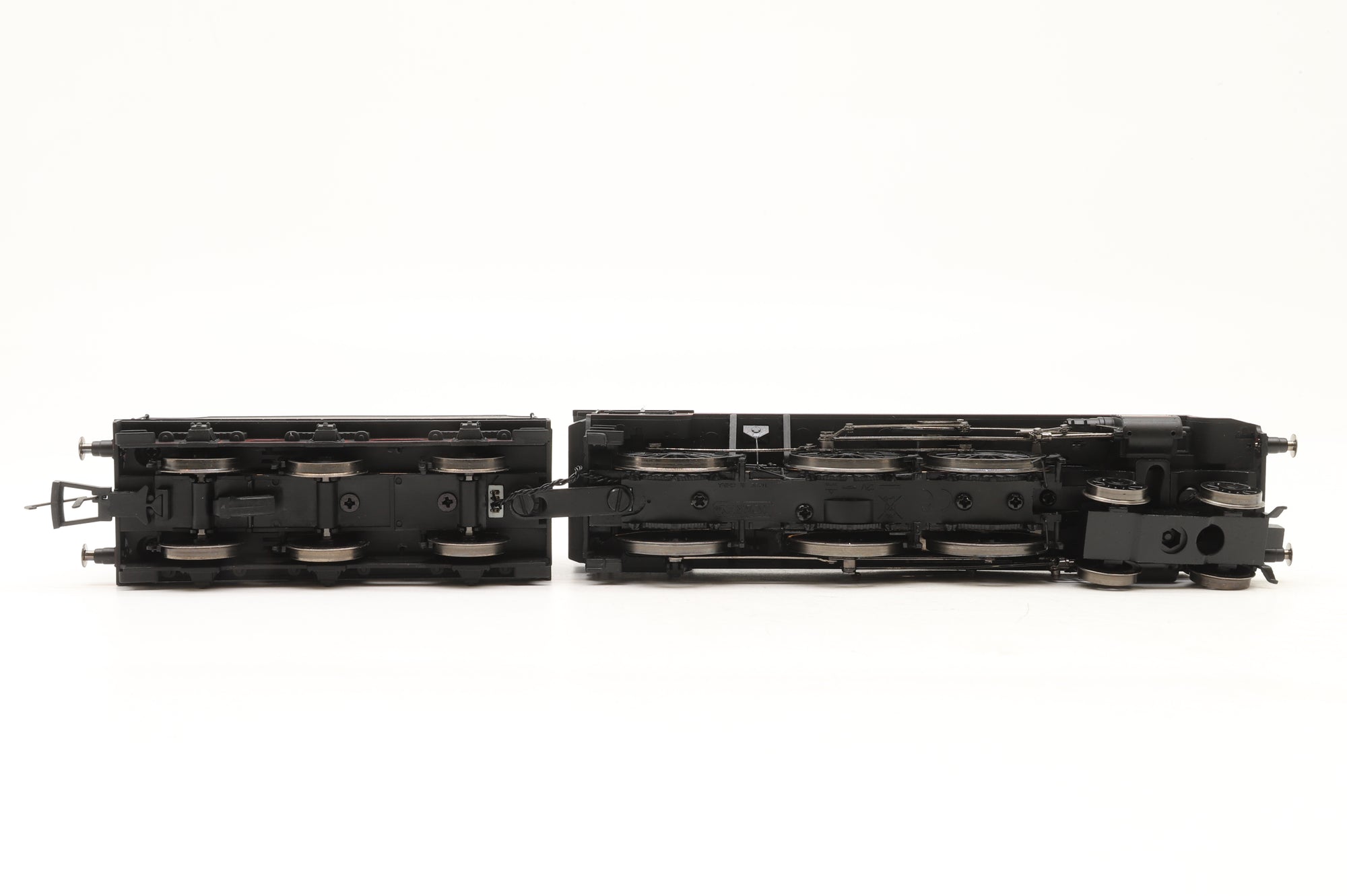 Hornby OO R2998 Class B1 '1040' 'Roedeer' LNER Lined Black