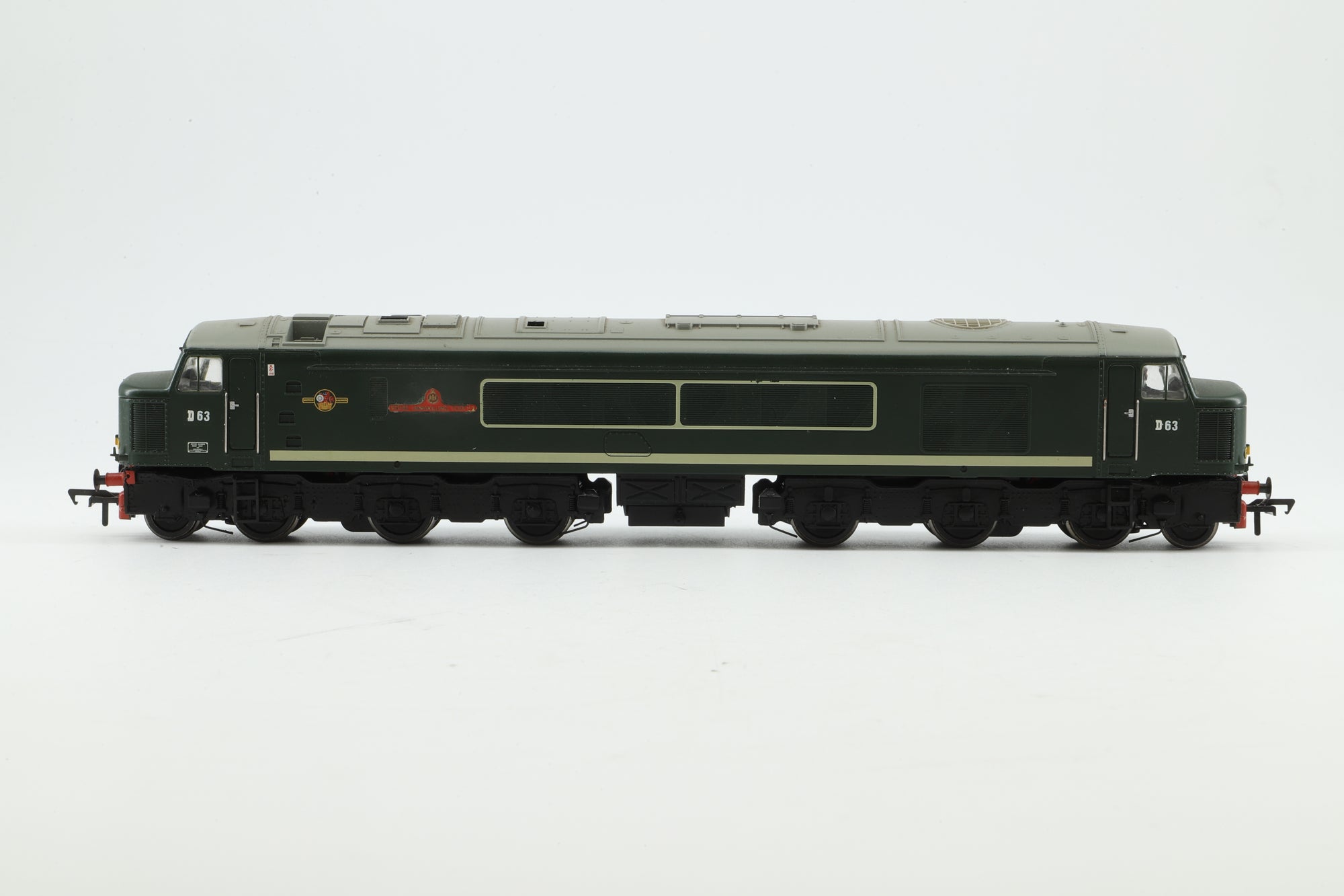 Bachmann OO 32-678DS Class 45 Diesel 'D63' 'Royal Inniskilling Fusilier' BR Green, DCC Sound