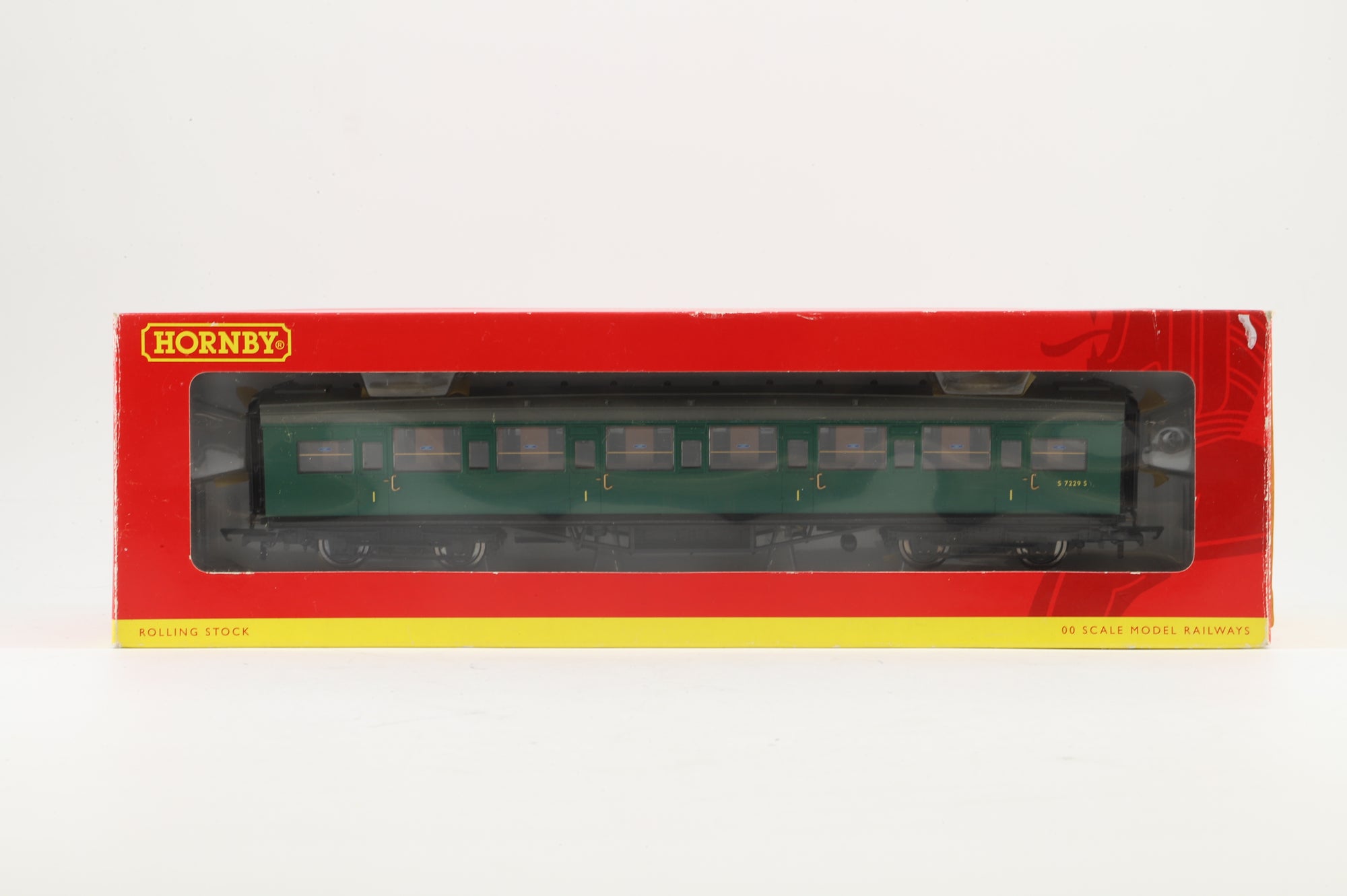 Hornby OO Rake of 3 Maunsell Coaches in BR(S) Green