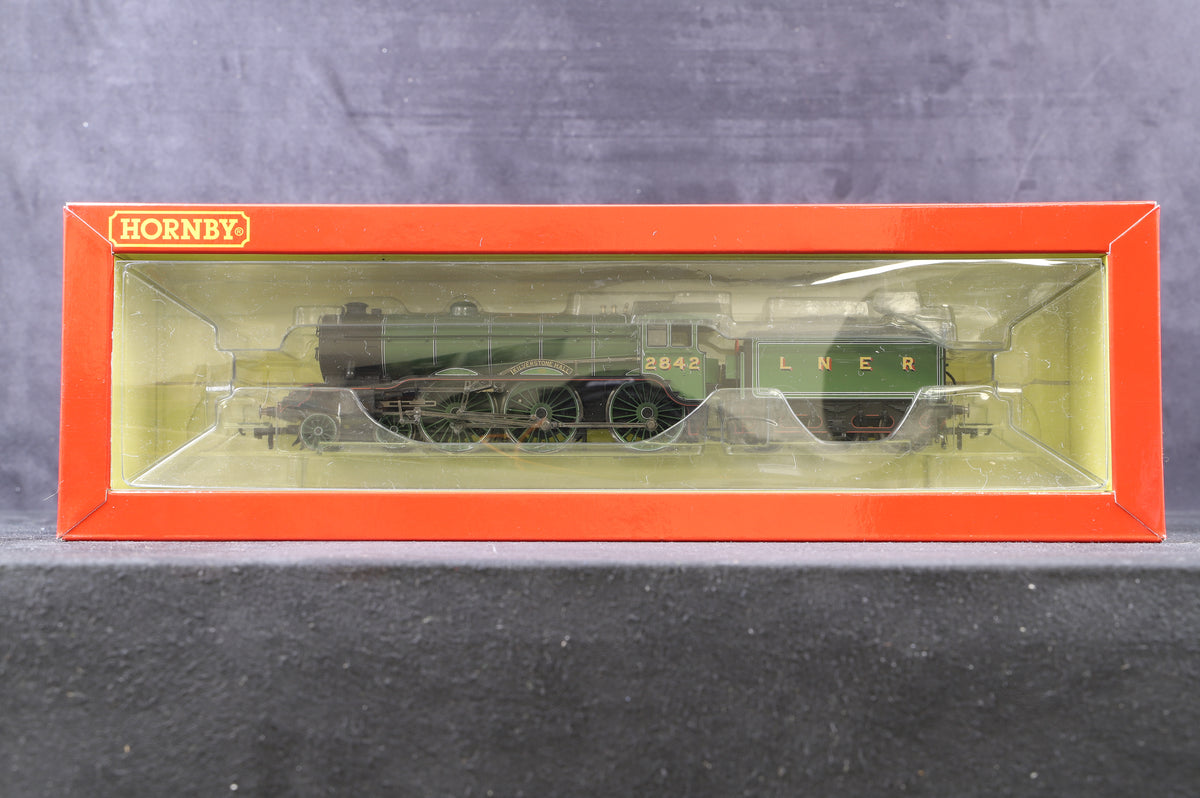 Hornby OO R3447 4-6-0 B17 &#39;Kilverstone Hall&#39;&#39; &#39;2842&#39; LNER Green