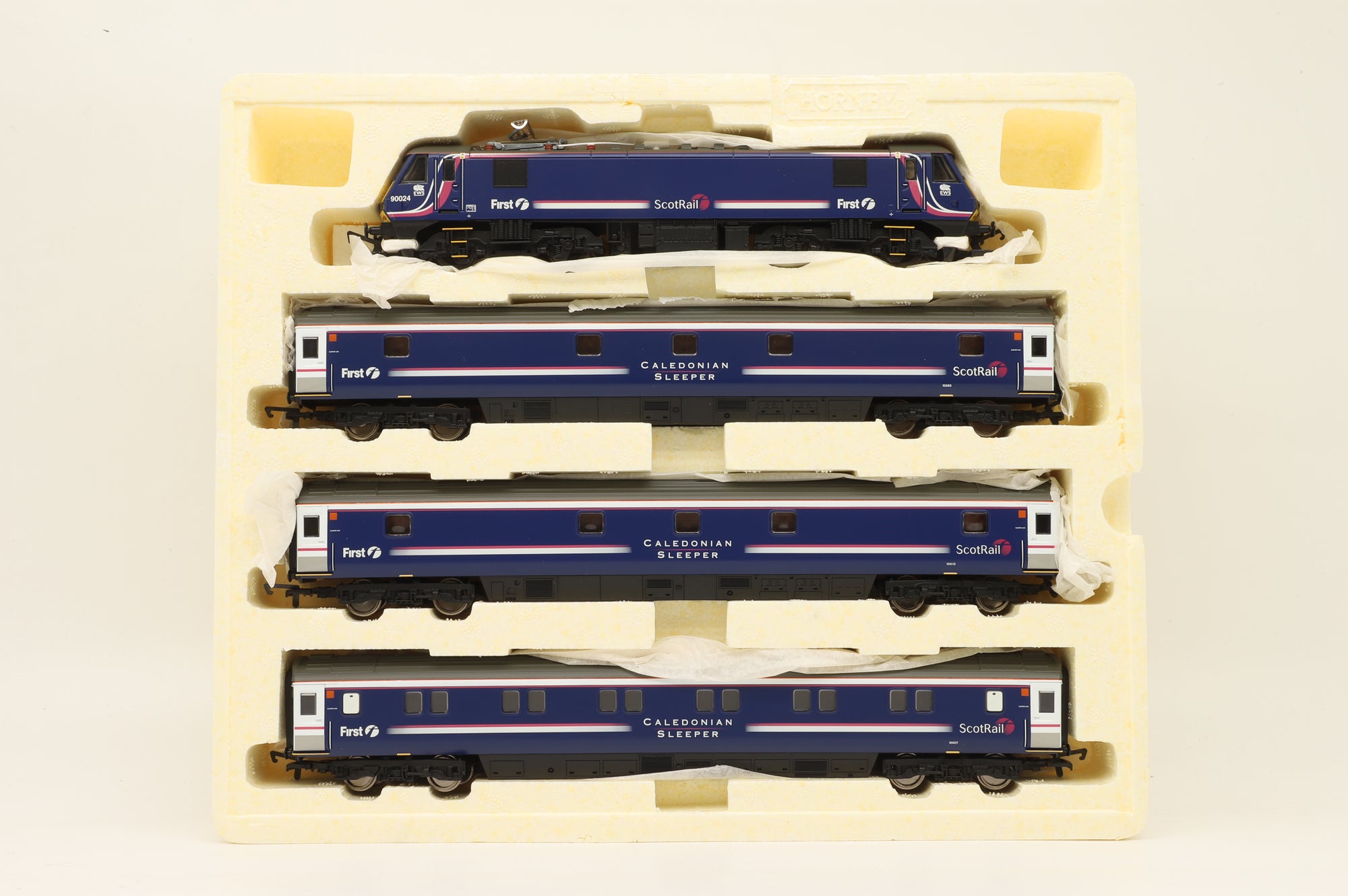 Hornby OO R2663 'Caledonian Sleeper' Incl. Class 90 & 3x Mk3 Sleepers in Scotrail (First Group) Liveries