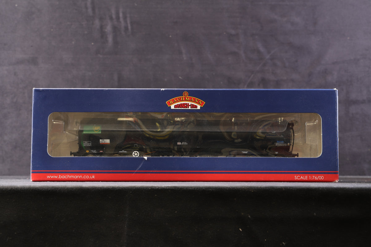 Bachmann OO 38-220A Rake of 2 TEA Bogie Tank Wagons BP Black