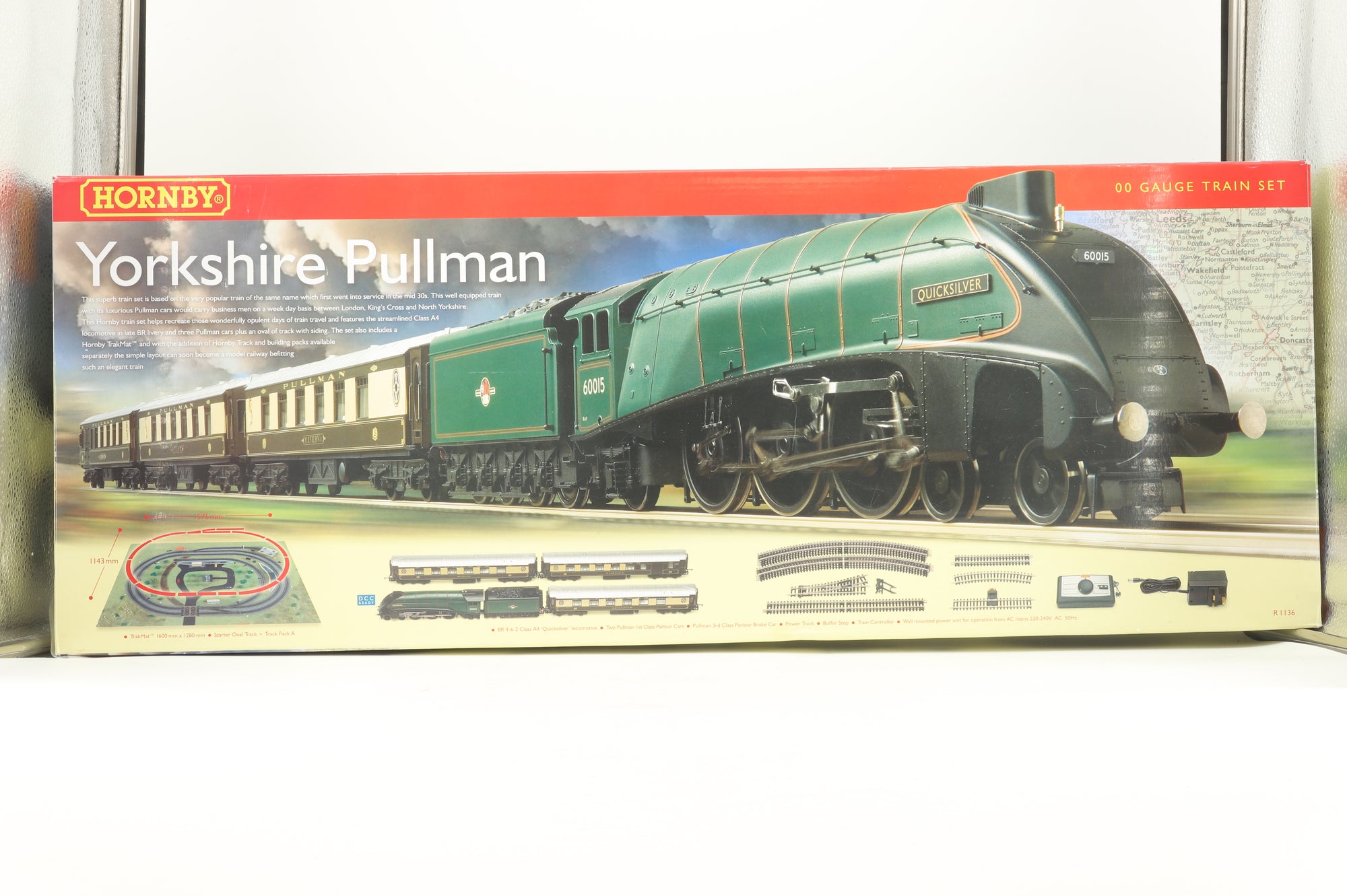 Hornby OO R1136 Yorkshire Pullman Train Set BR Class A4 'Quicksilver' Pair of Pullman 1st Class Parlour Cars & Pullman 3rd Class Parlour Brake Car