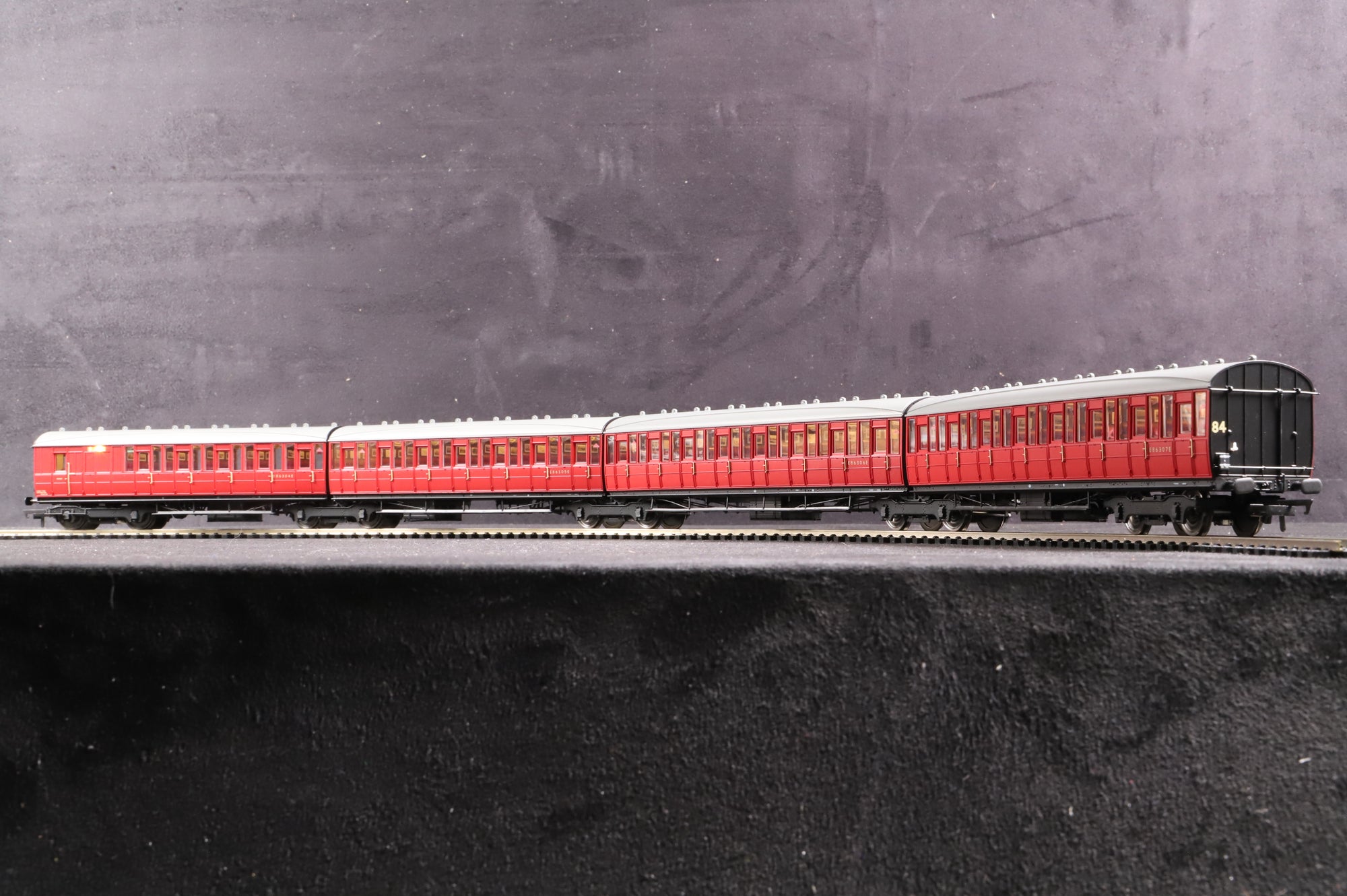 Clark Railworks OO Gauge C2002A Quad Art Set No. 84, BR Crimson