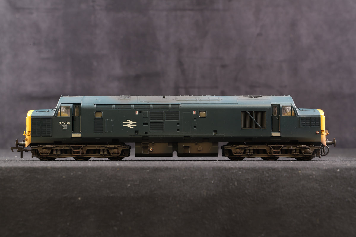 Bachmann OO 32-777 Class 37/0 &#39;37266&#39; BR Blue Renumbered &amp; Weathered