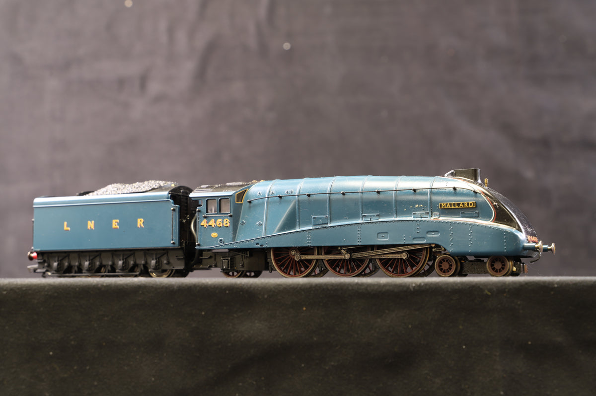 Hornby OO Live Steam LNER Class A4 &#39;Mallard&#39; &#39;4468&#39; Train Set