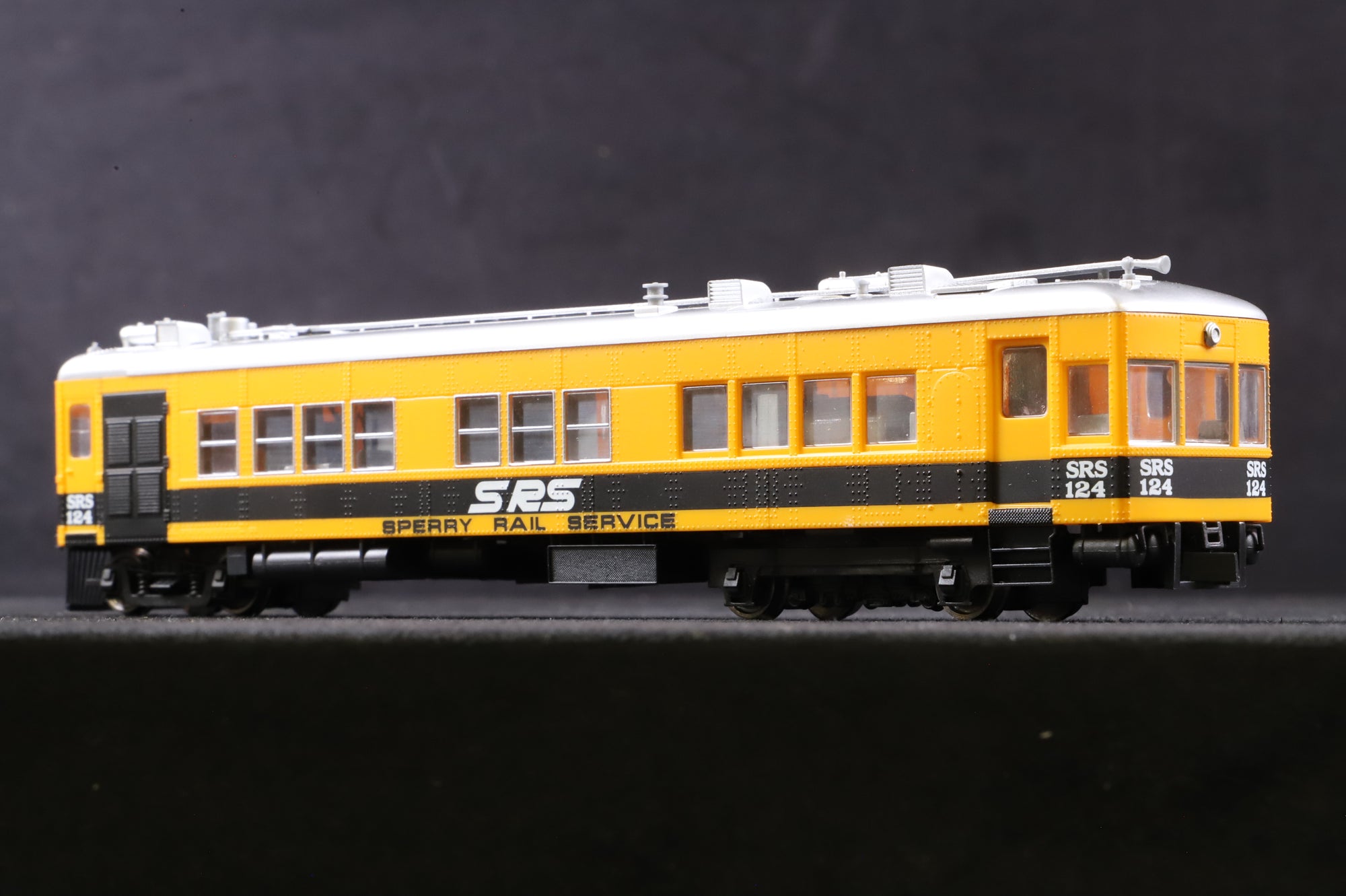 Walthers HO 932-6273 Sperry Rail Car No.124 in SRS Black/Yellow