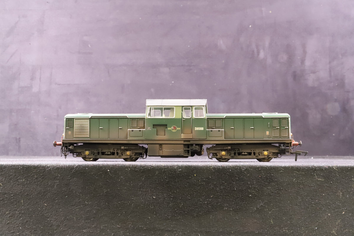 Heljan OO 17001 Class 17 D8568 in BR Green w/ Small Yellow Panels
