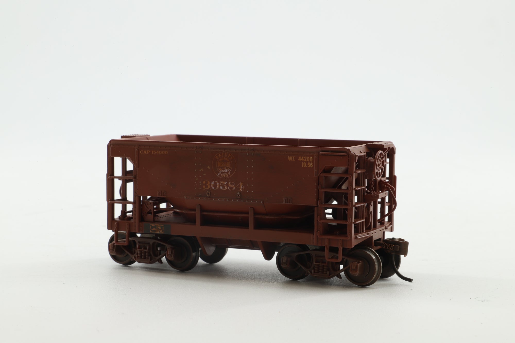 of 6 U-29 Metal Ore Cars in Duluth, Missabe, & Iron Range Brown w/ Loads - Pro-Weathered