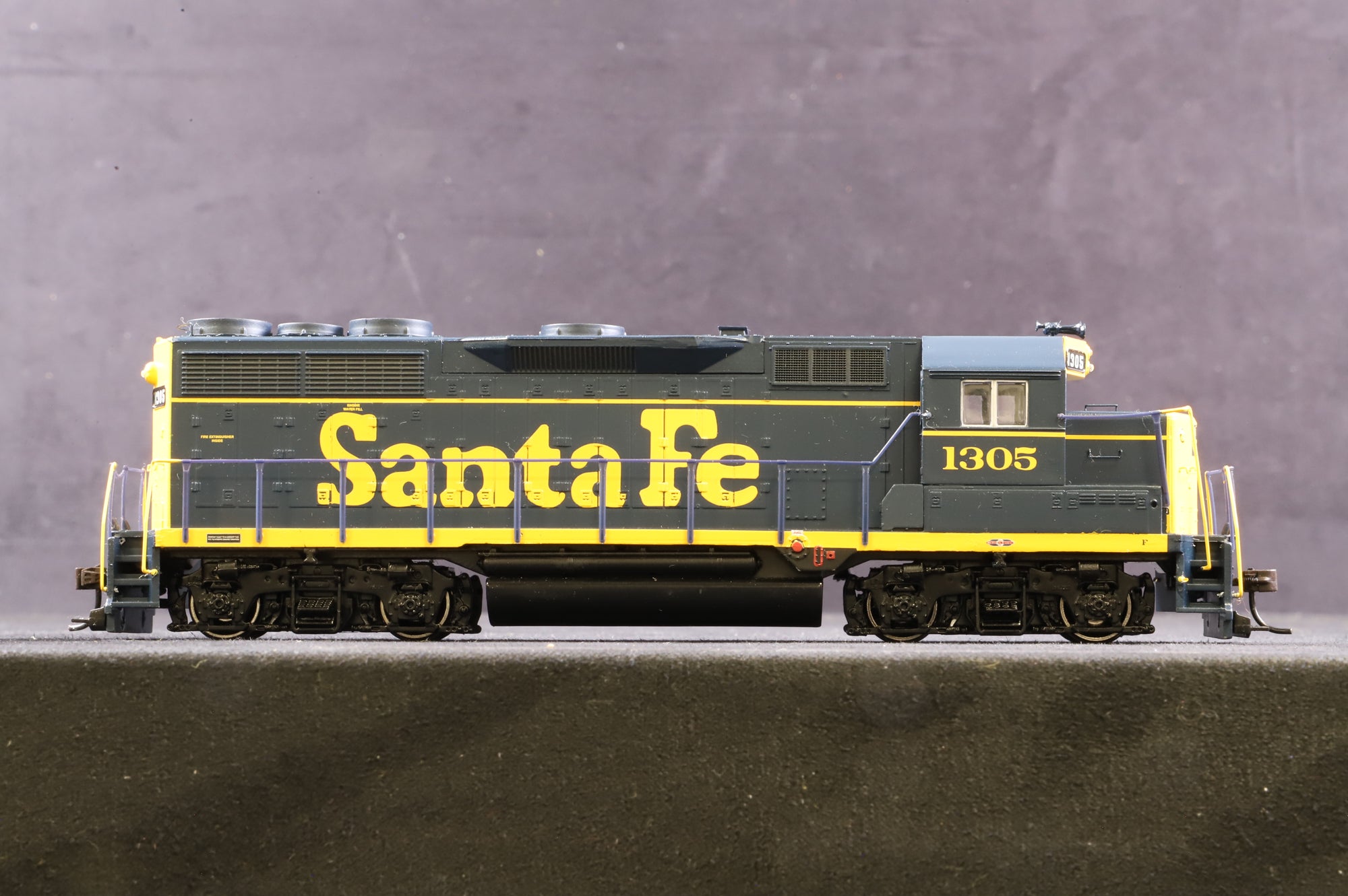 Athearn HO 91701 Santa Fe GP35 '1305'
