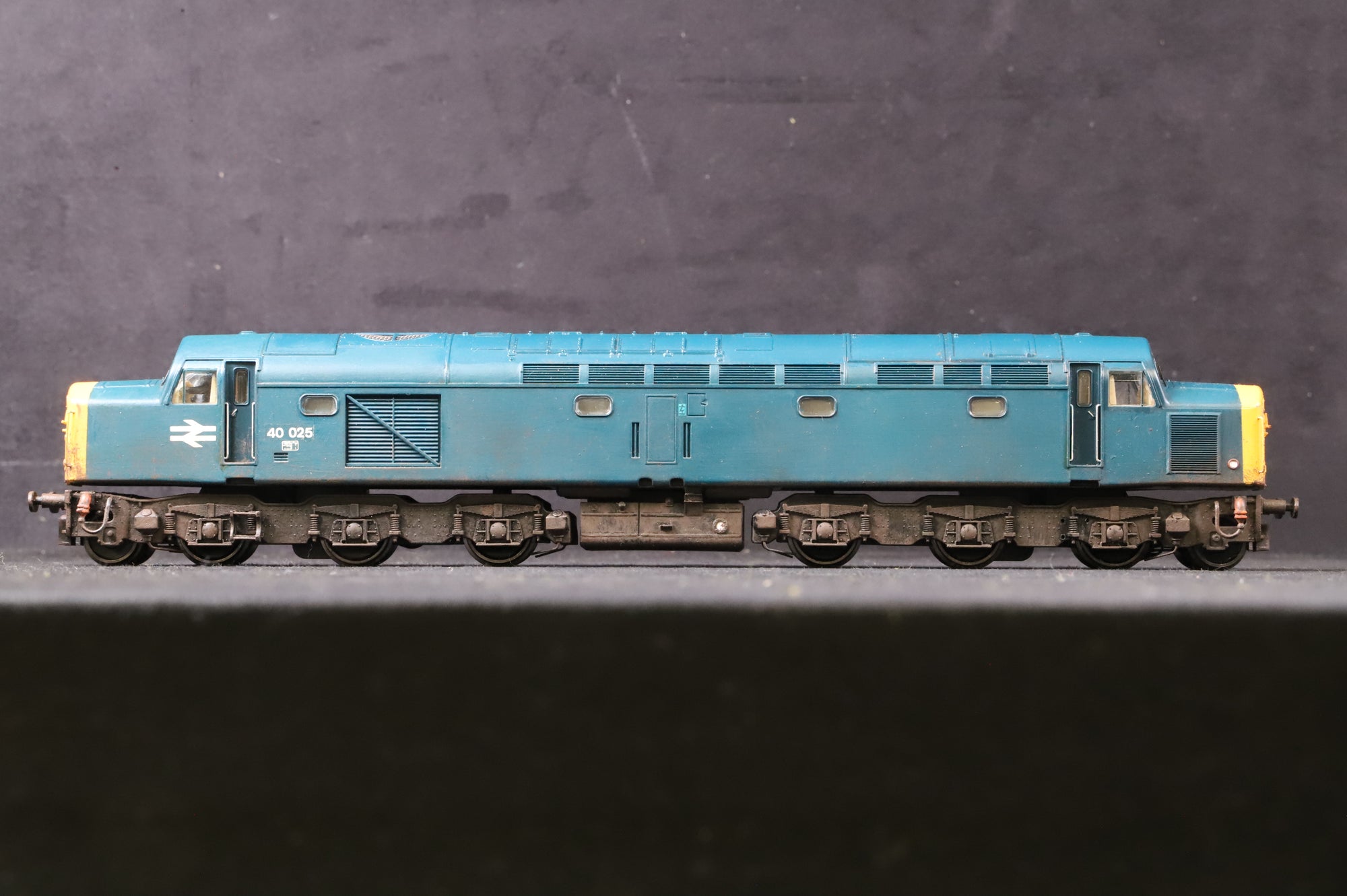 WORKSHOP Bachmann OO Class 40 40025 in BR Blue - Weathered