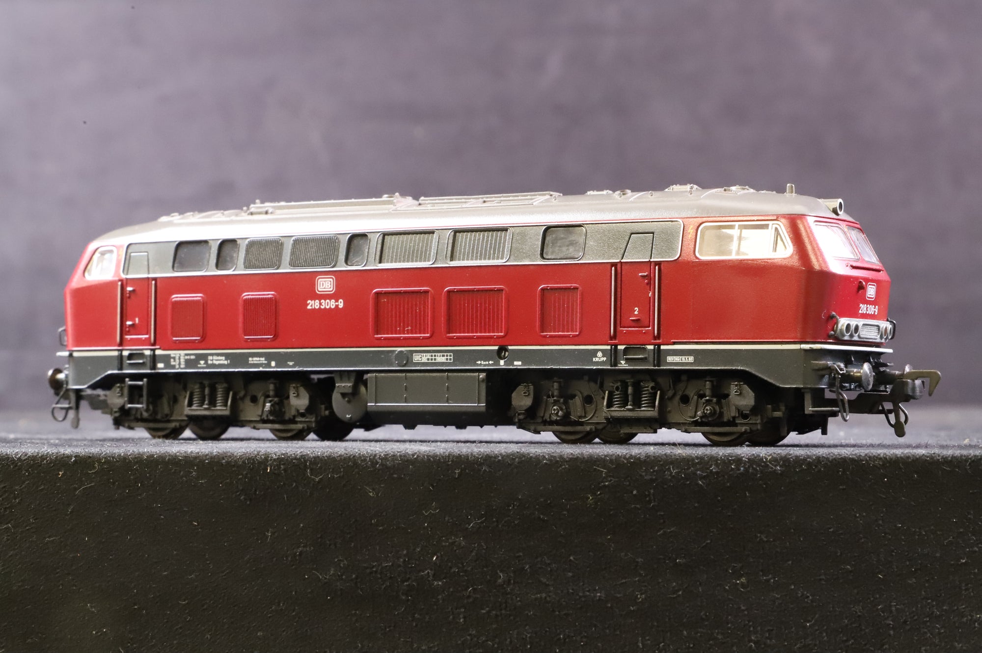 Fleischmann HO 4232 BR 218 2183069 in DB Crimson