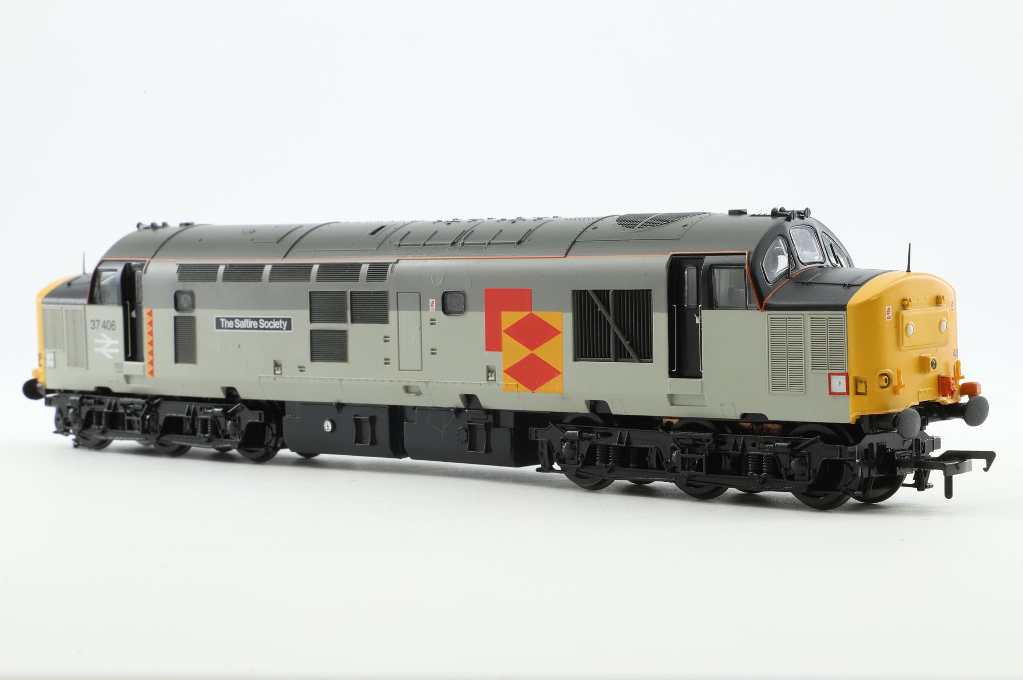 Bachmann OO 32-384 Class 37/4 Diesel '37406' 'The Saltire Society' Railfreight Distribution