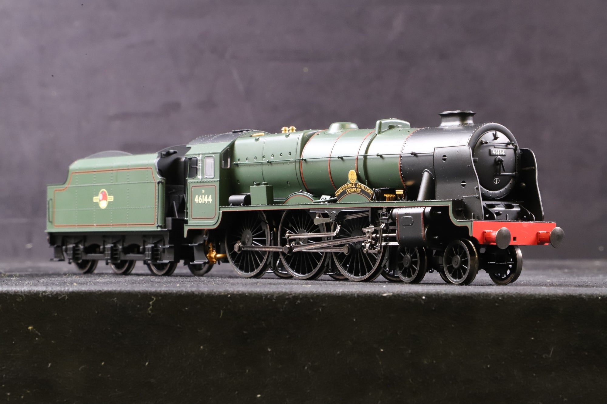 Hornby OO R2729 Royal Scot Class 4-6-0 '46144' 'Honourable Artillery Company' BR Lined Green L/C