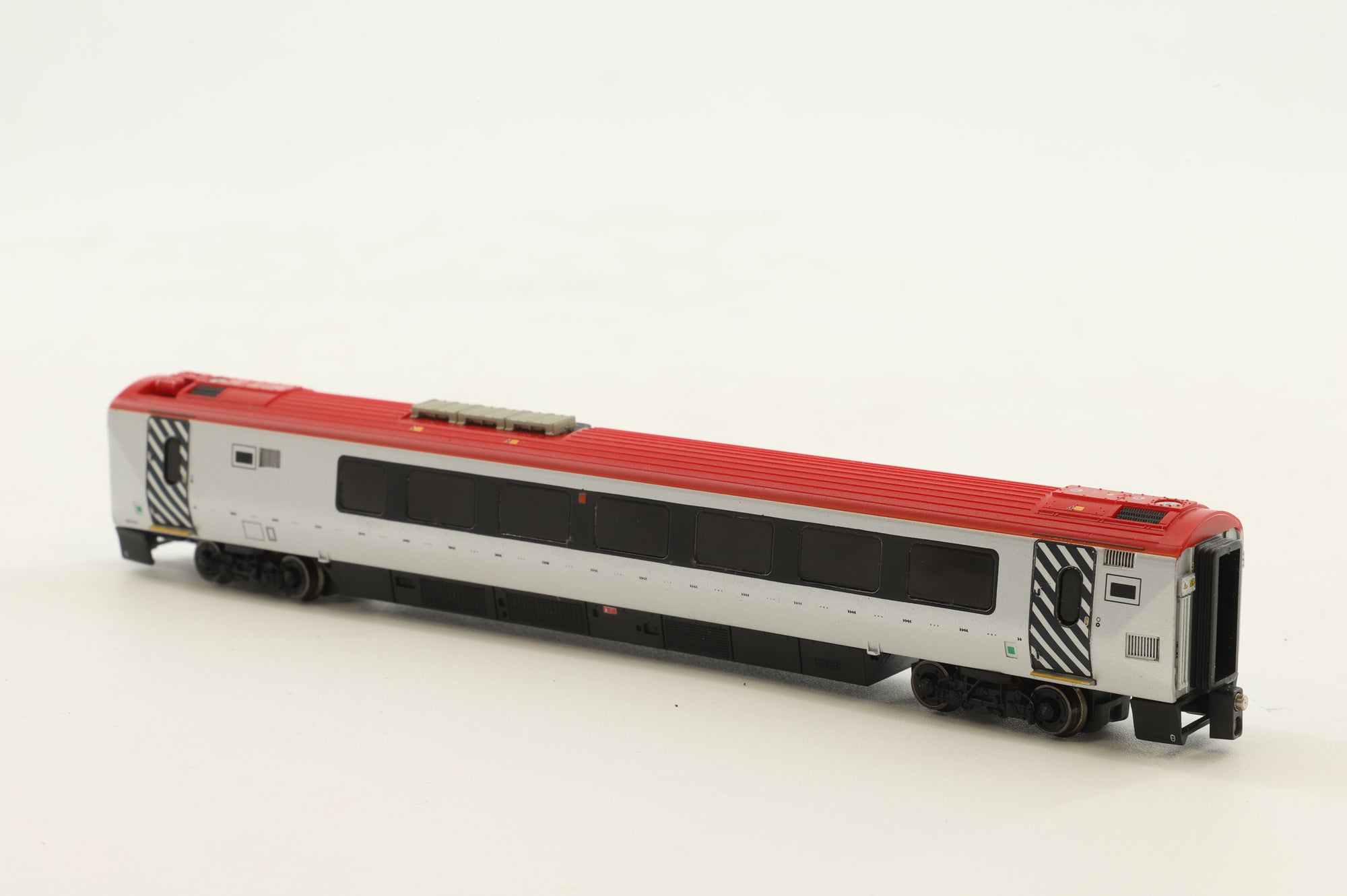 Dapol N ND063F Class 220 '220 034' 4 Car Voyager DMU
