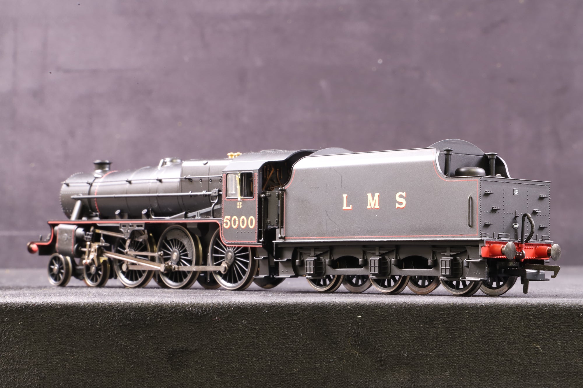Hornby OO R2323 Class 5MT Black Five 4-6-0 '5000' LMS Lined Black