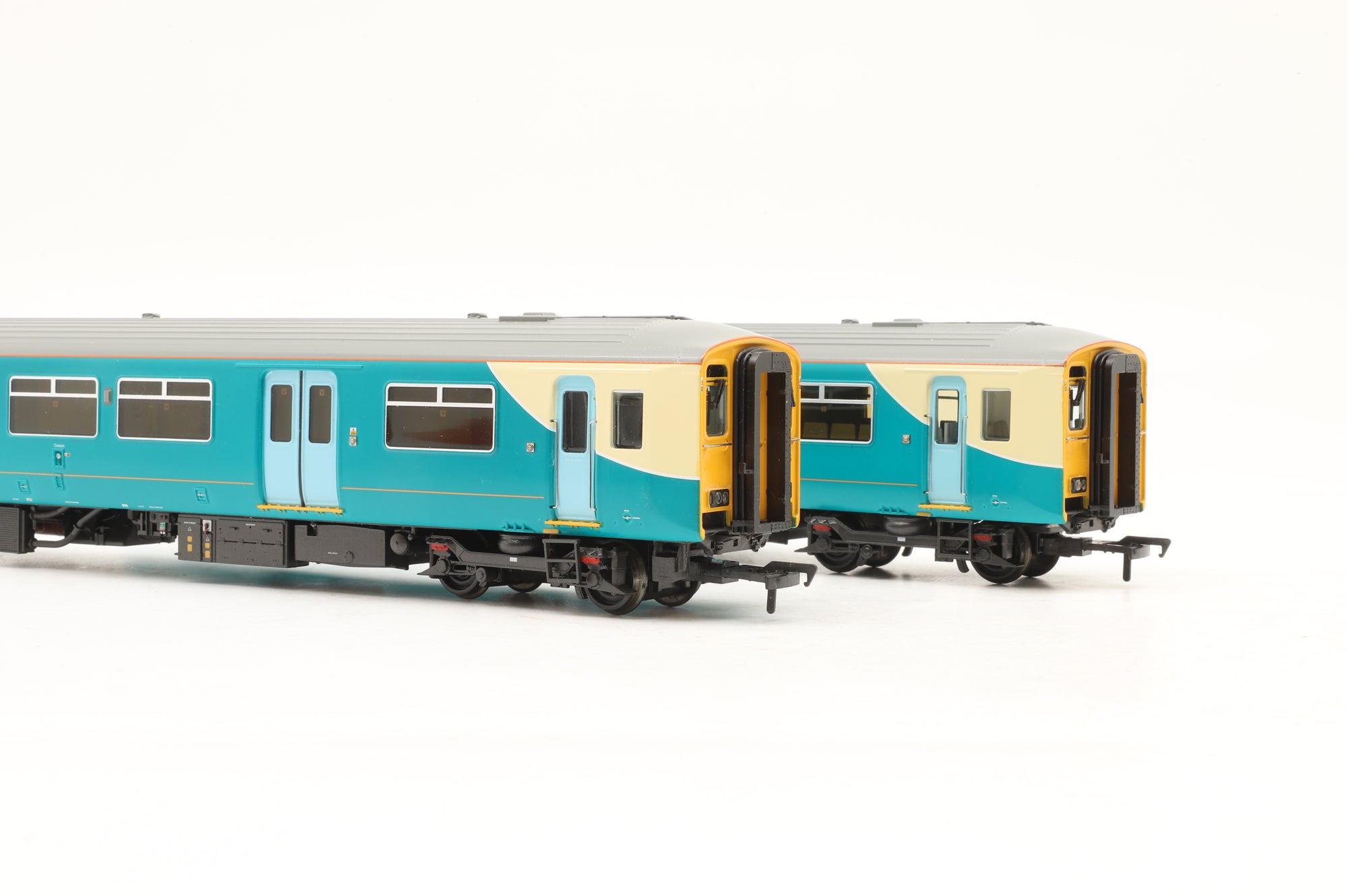 Bachmann OO 32-935 Class 150/2 2-Car DMU in Arriva Trains For Wales' Livery