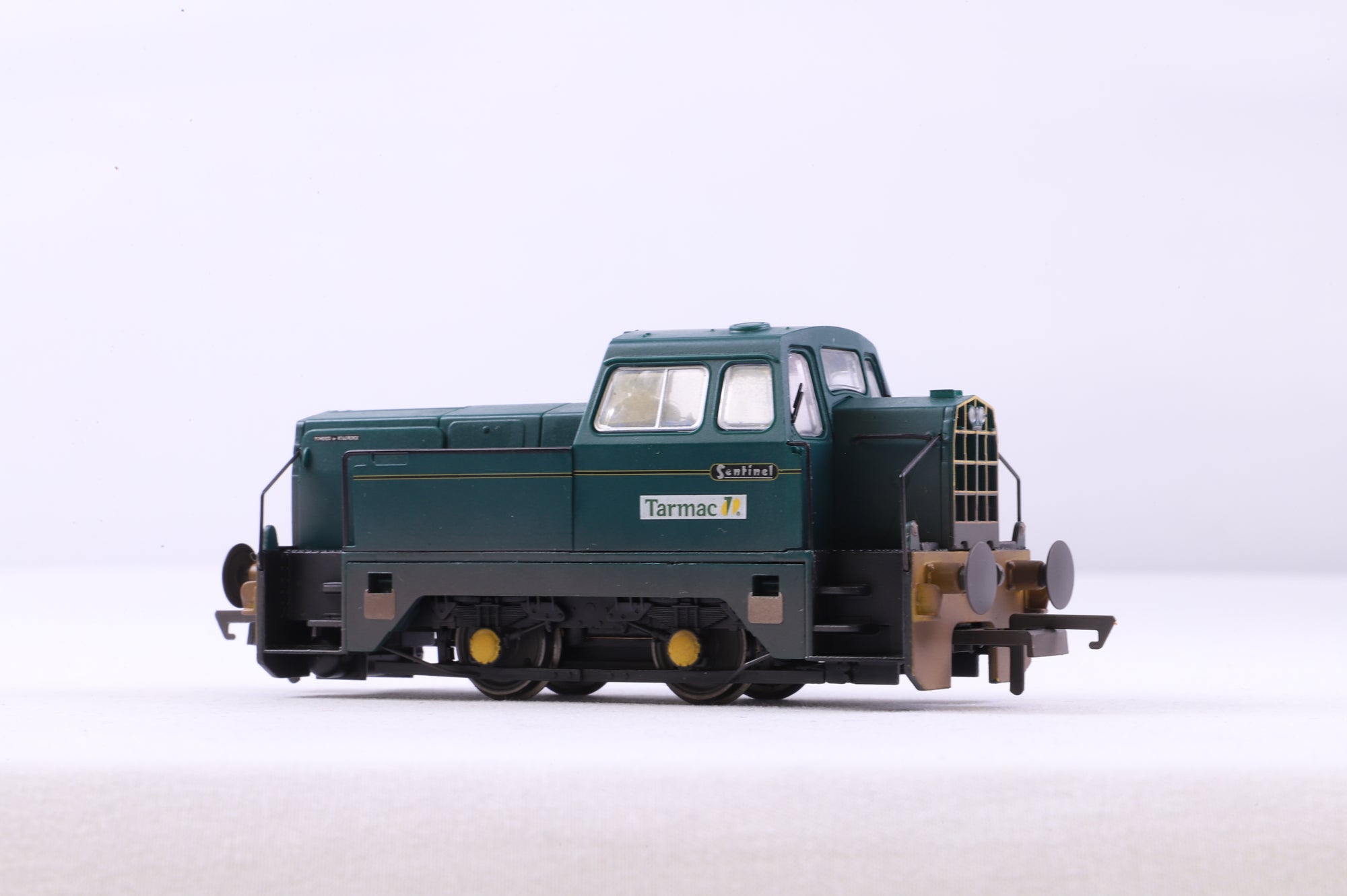 Hornby OO R3180 Tarmac 4wDM Diesel Sentinel Weathered