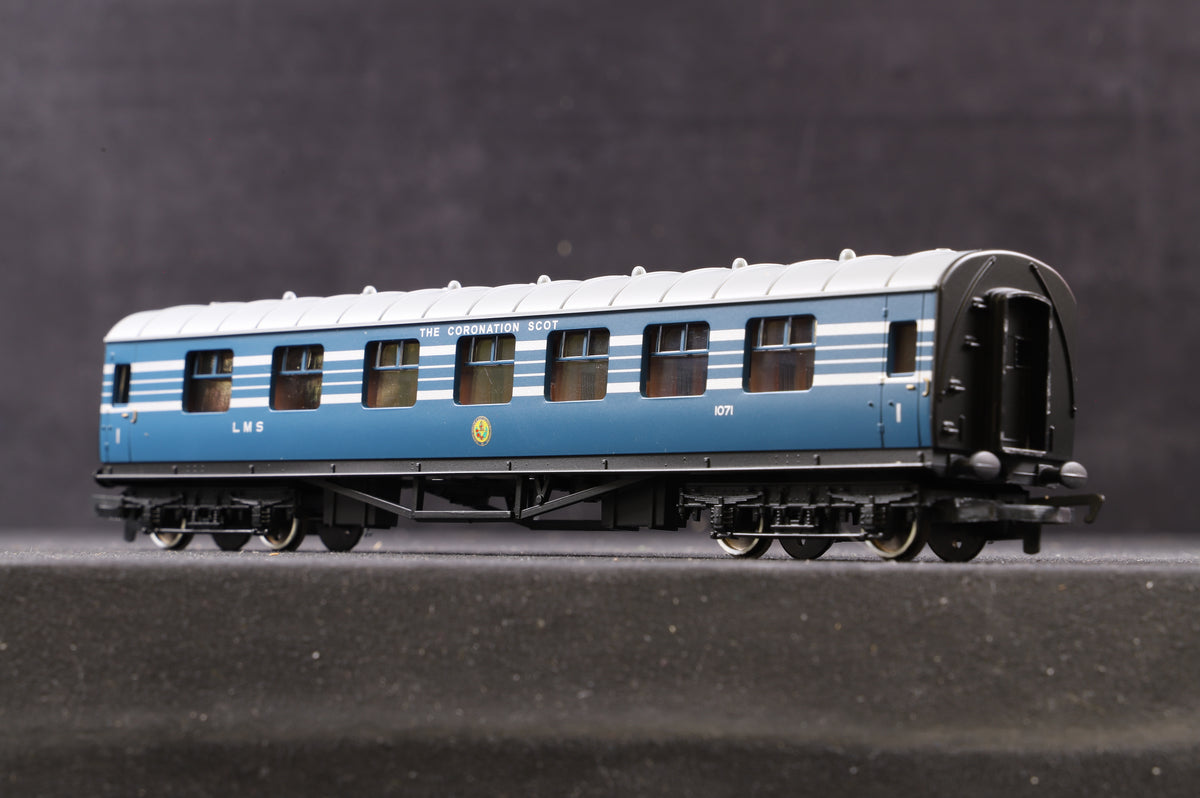 Hornby OO Rake of 5 LMS Coronation Coaches