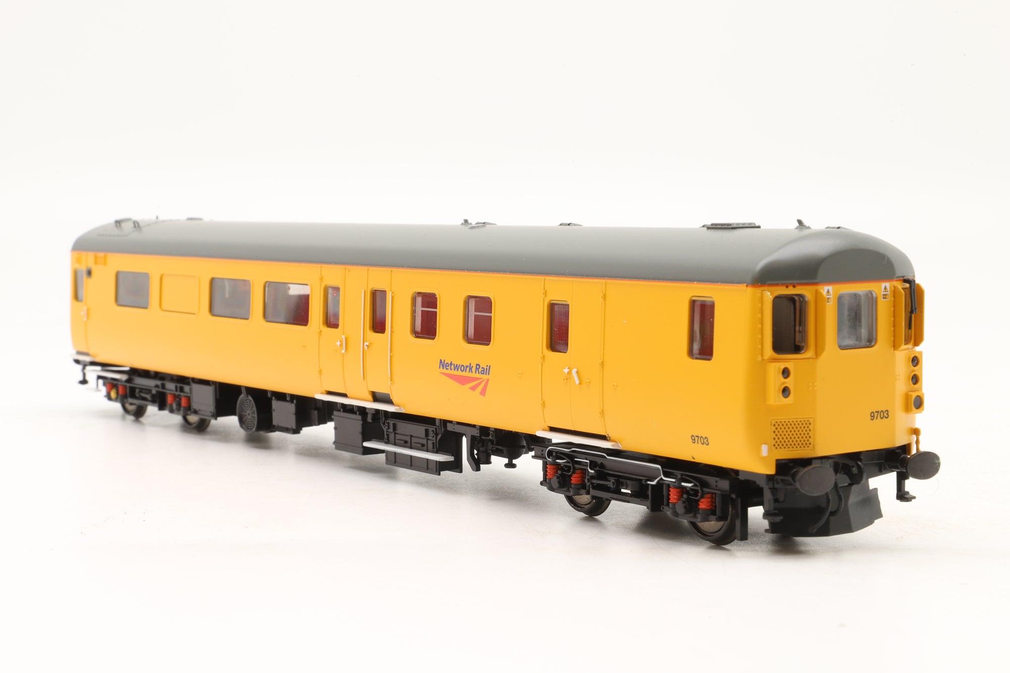 Bachmann OO 39-737ADC Mk2F DBSO in Network Rail Yellow – DCC
