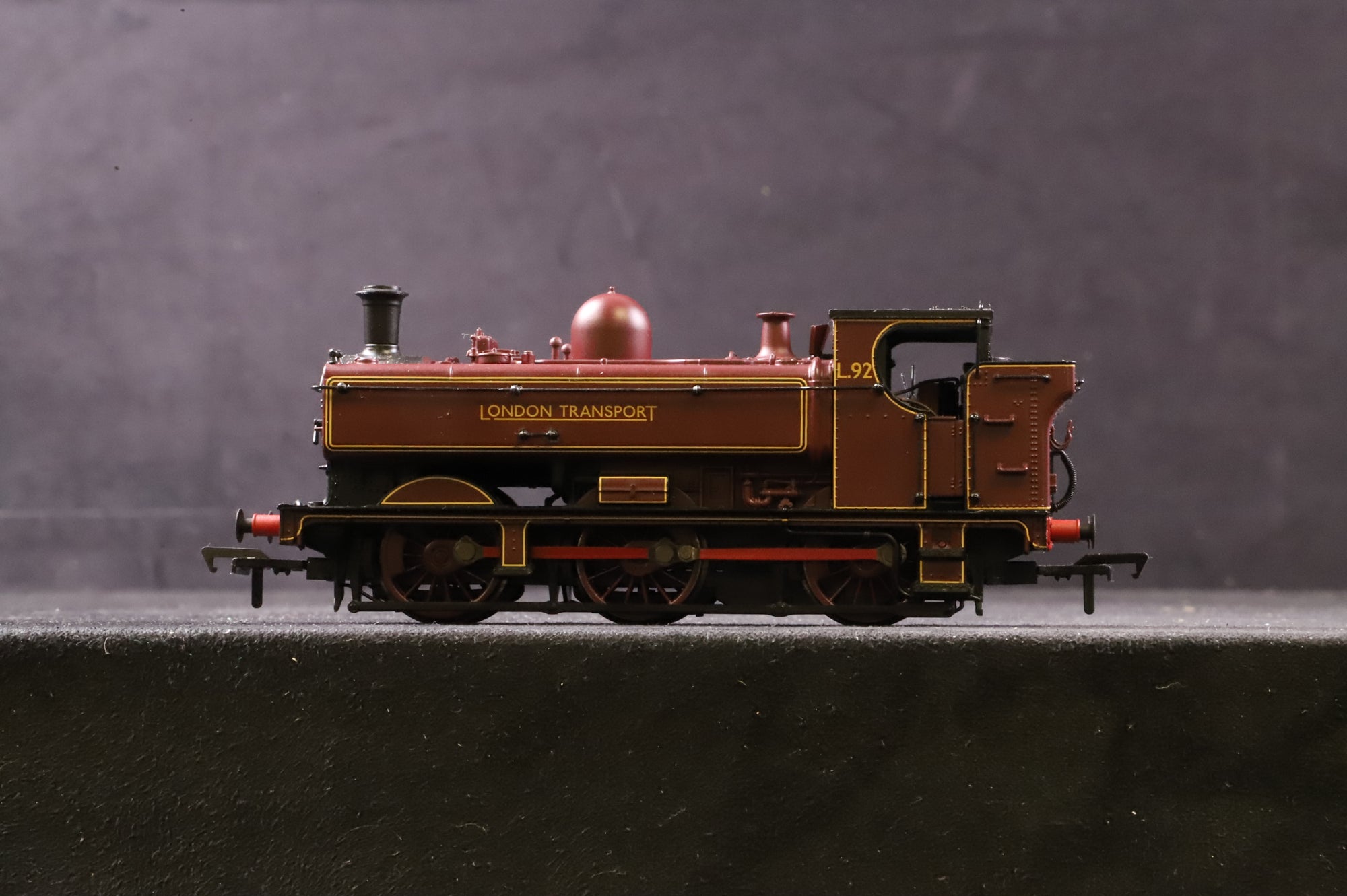 Bachmann OO 32-217A Class 57xx Pannier Tank 'L92' London Transport Lined Maroon DCC Sound