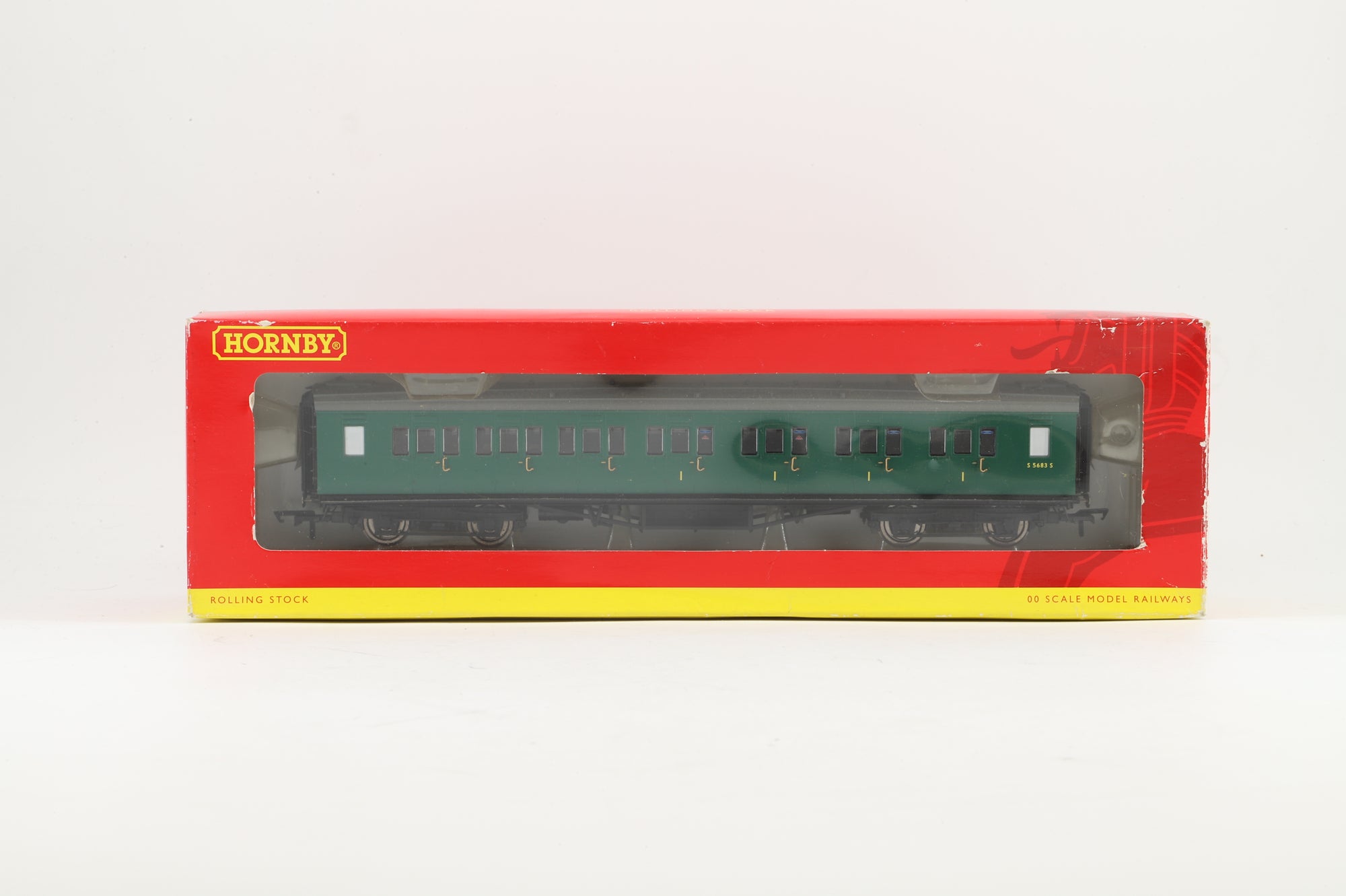 Hornby OO Rake of 3 Maunsell Coaches in BR(S) Green