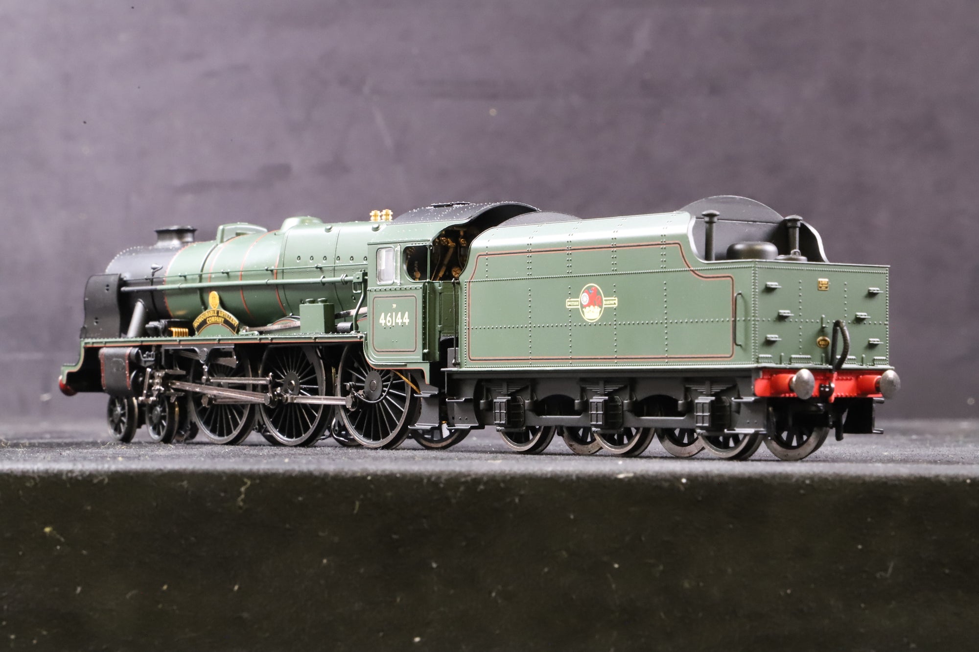 Hornby OO R2729 Royal Scot Class 4-6-0 '46144' 'Honourable Artillery Company' BR Lined Green L/C