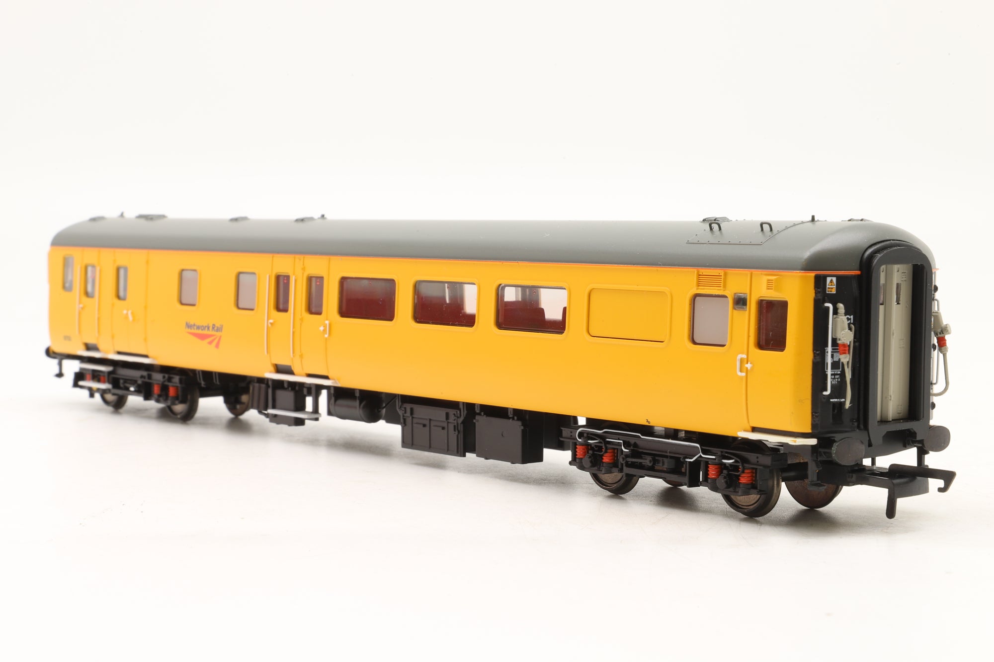 Bachmann OO 39-737ADC Mk2F DBSO in Network Rail Yellow – DCC