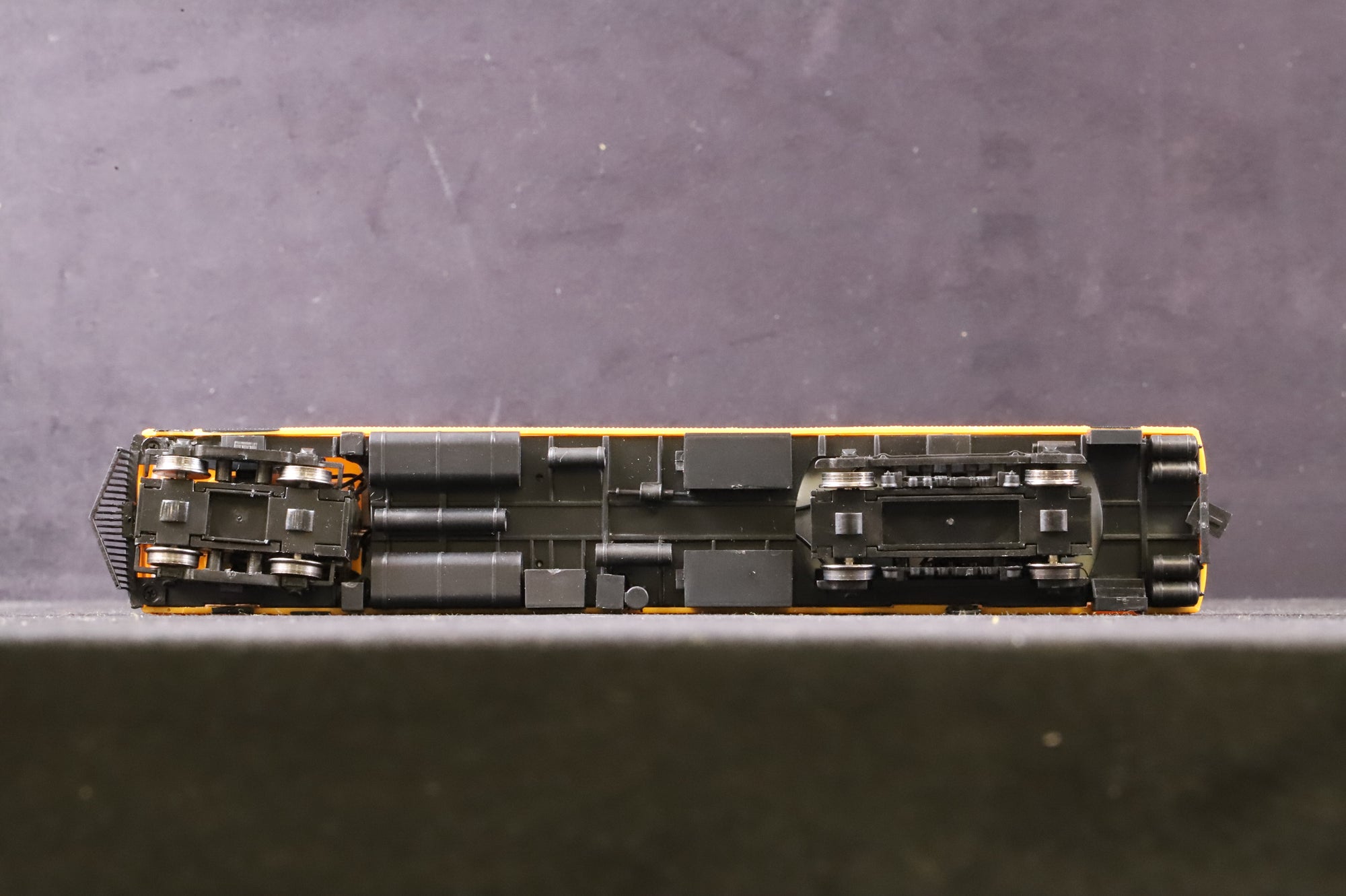 Walthers HO 932-6273 Sperry Rail Car No.124 in SRS Black/Yellow