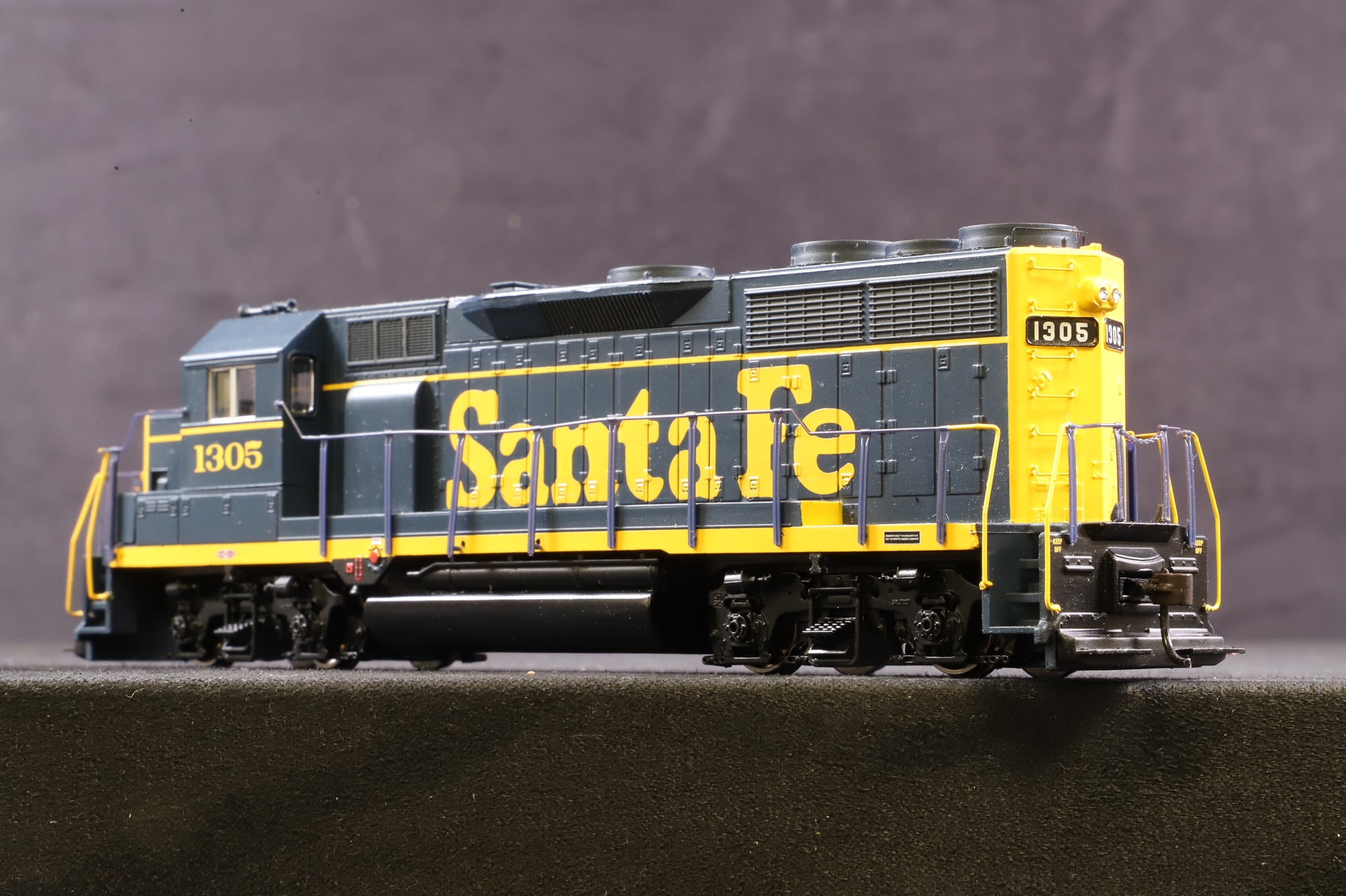 Athearn HO 91701 Santa Fe GP35 '1305'