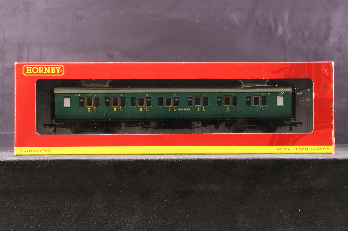 Hornby OO Rake of 3 Maunsell Coaches in SR Green w/ Sunshine Lettering