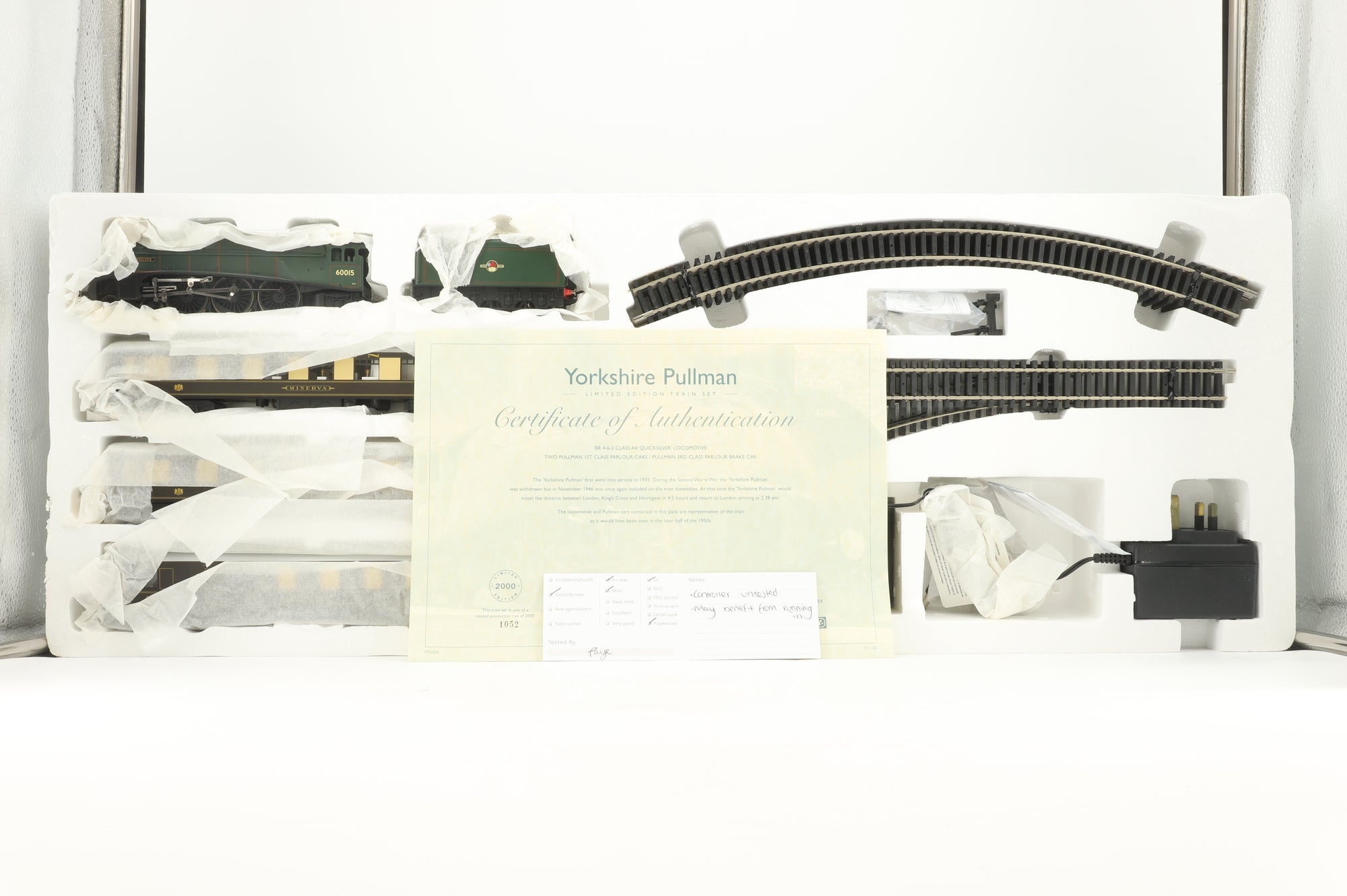 Hornby OO R1136 Yorkshire Pullman Train Set BR Class A4 'Quicksilver' Pair of Pullman 1st Class Parlour Cars & Pullman 3rd Class Parlour Brake Car