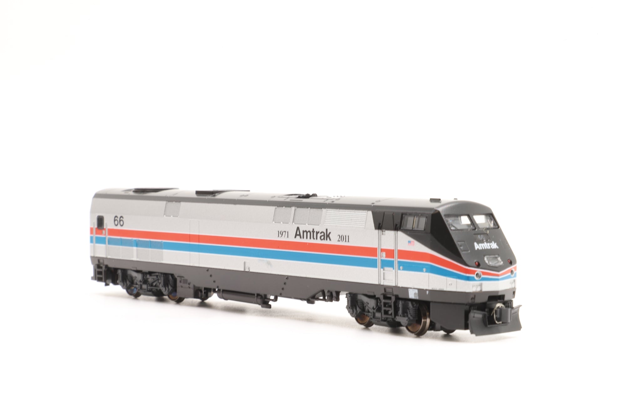 Kato N 176-6023 P42 #66 in Amtrak Phase II Livery