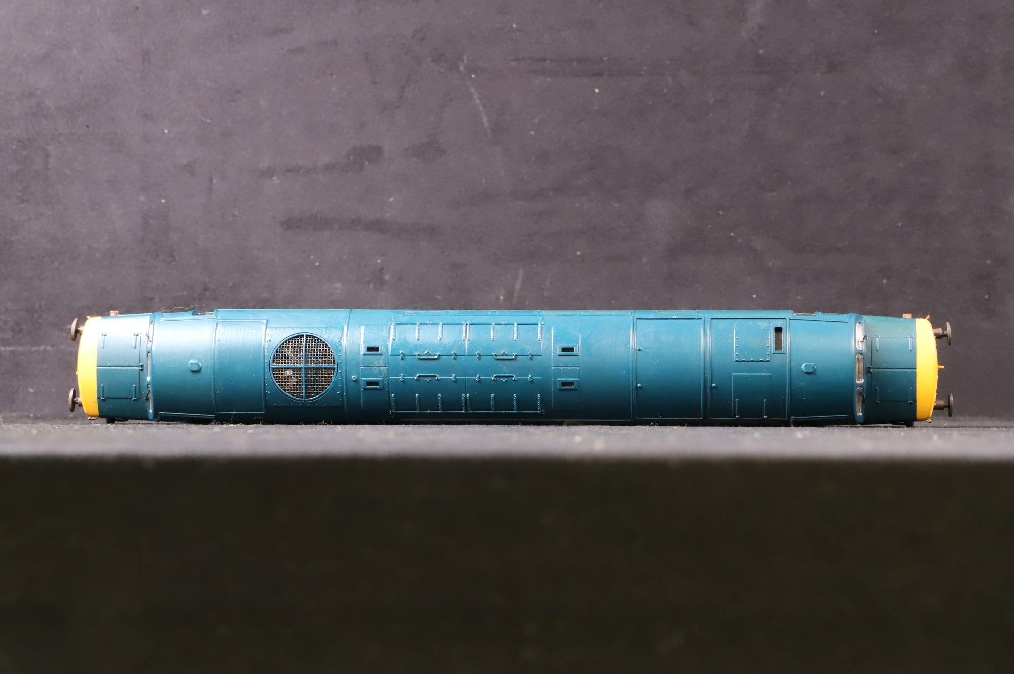 WORKSHOP Bachmann OO Class 40 40025 in BR Blue - Weathered