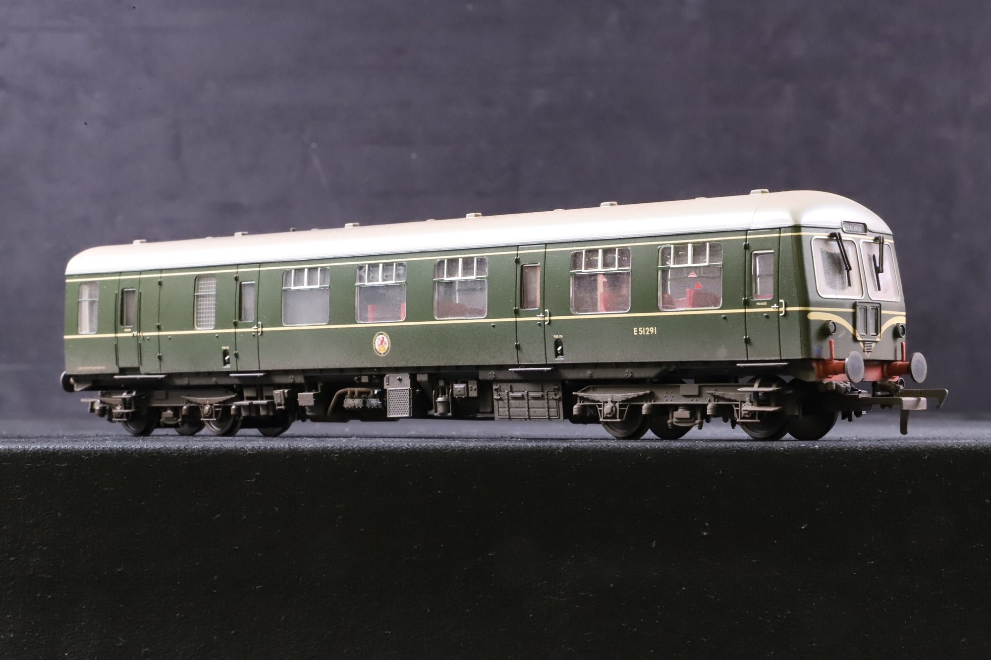 Bachmann OO 31-326B Class 105 2 Car DMU BR Green Speed Whiskers Weathered DCC Sound