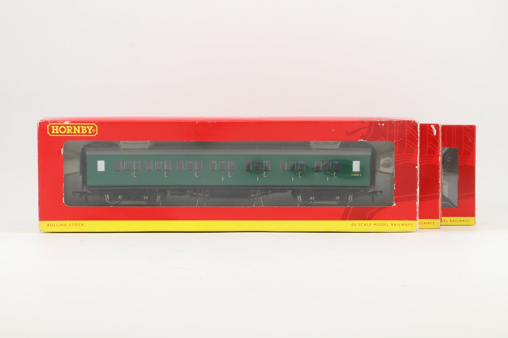 Hornby OO Rake of 3 Maunsell Coaches in BR(S) Green