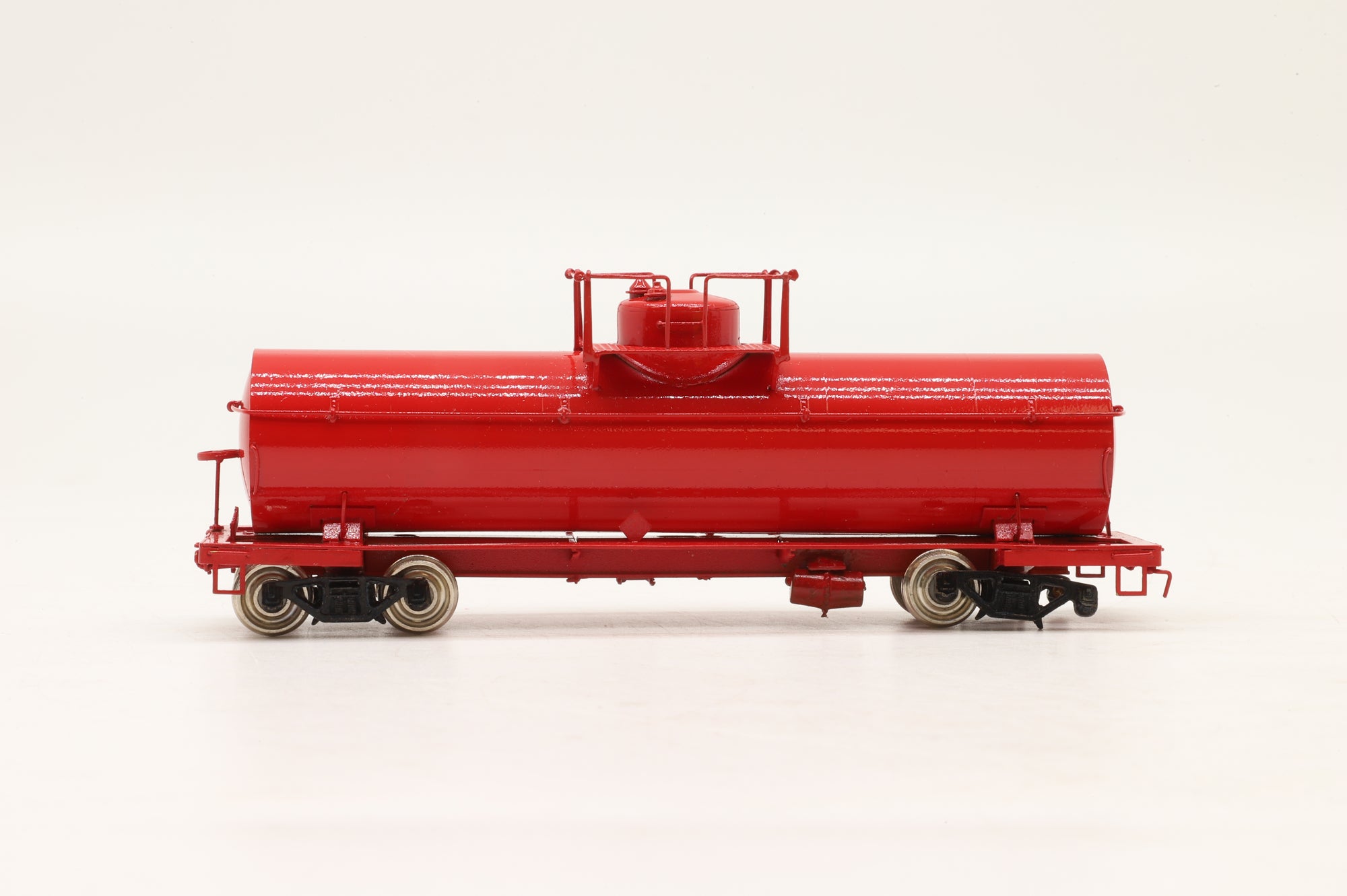 Iron Horse HO Brass 15658 8,000 Gallon Tank Car in Plain Red